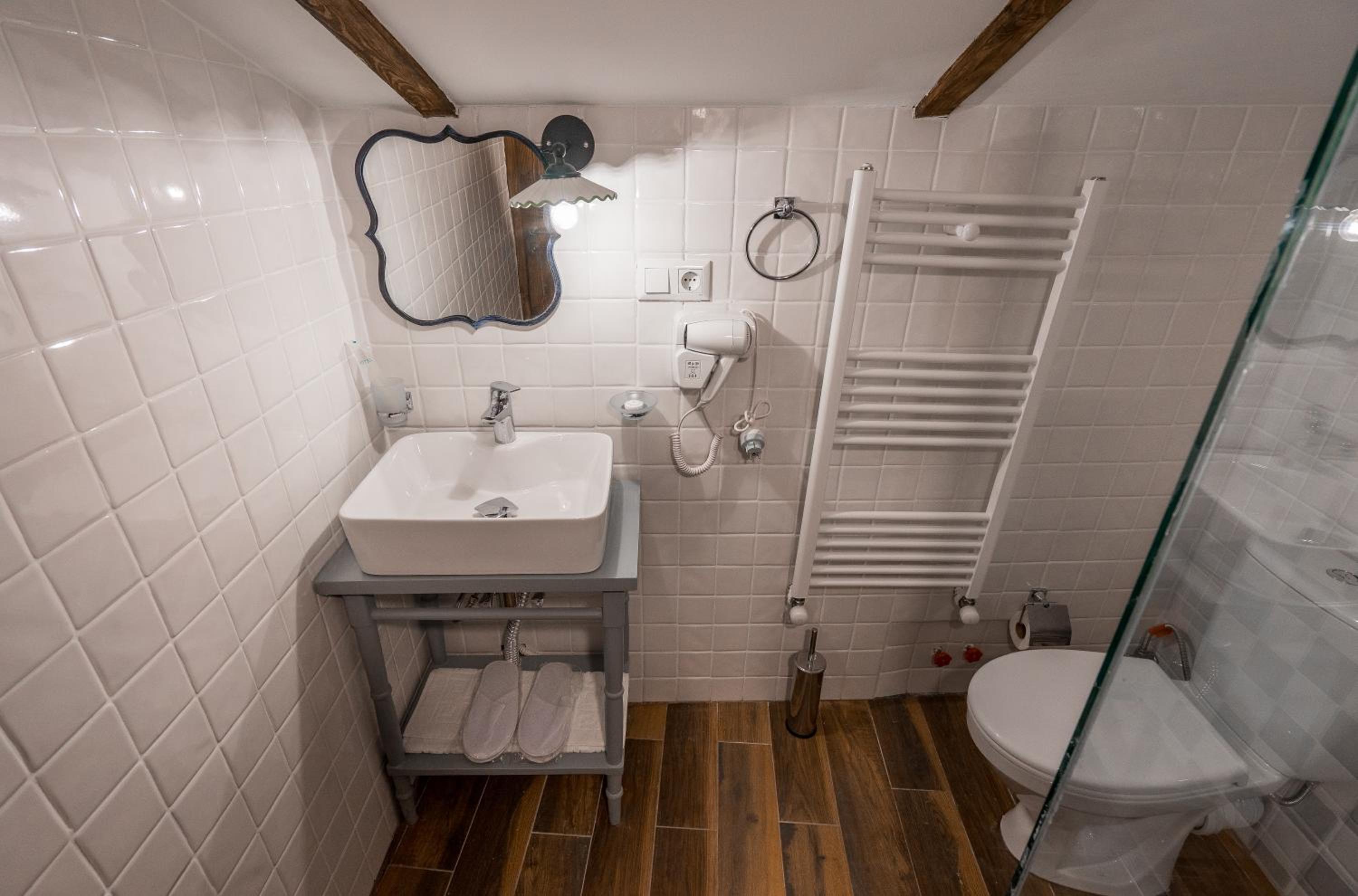 Twin Room - Photo 4