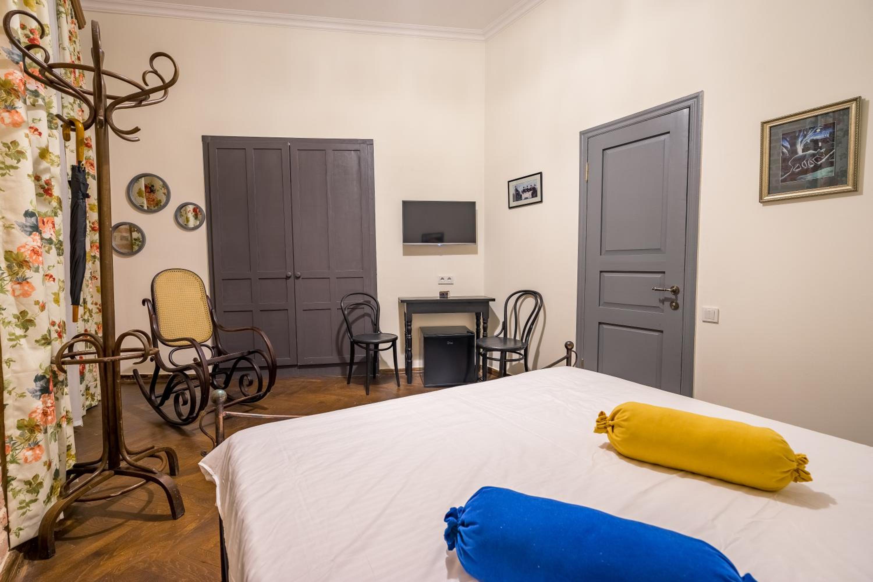 Standard Double Room - Photo 5