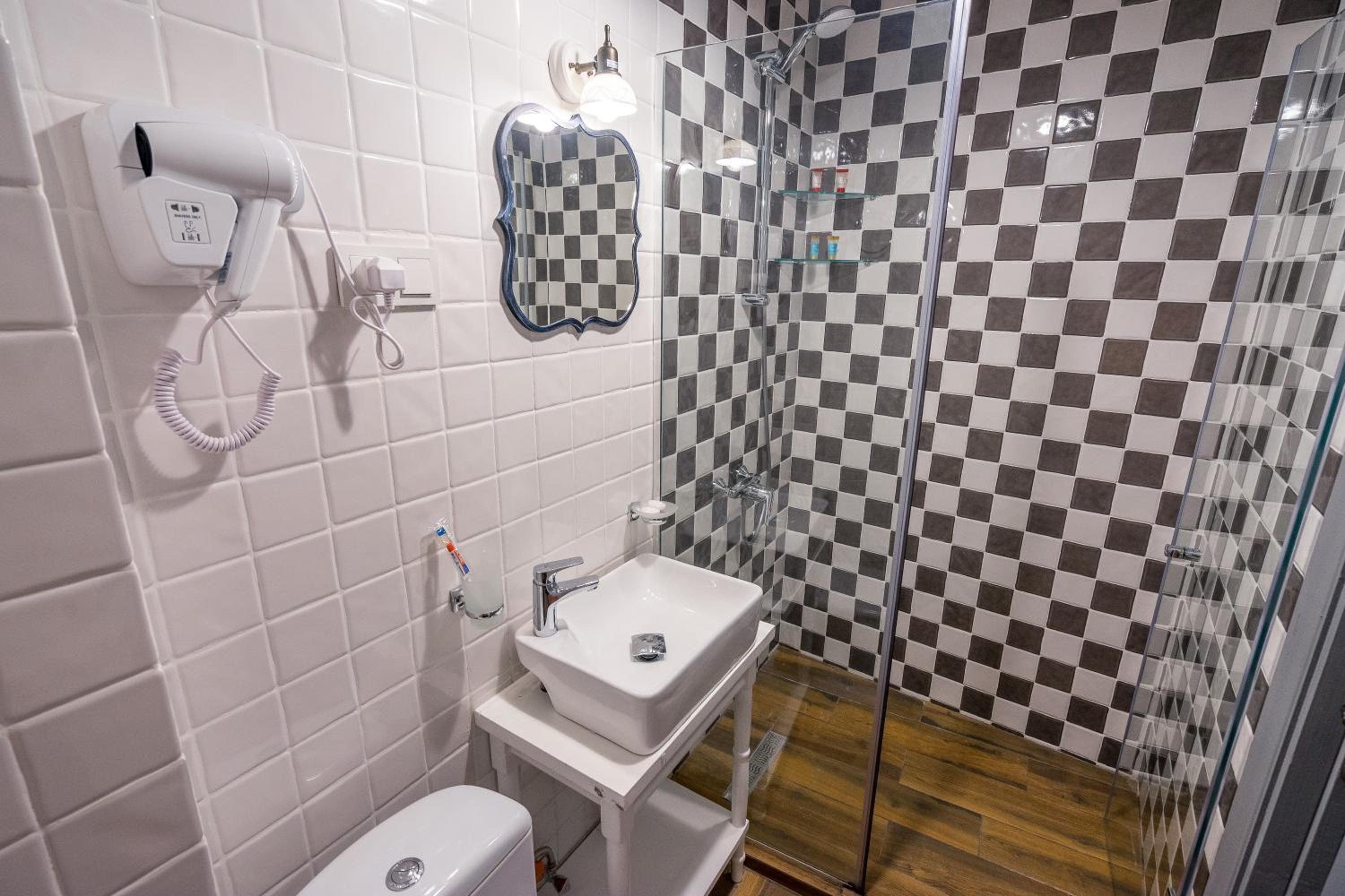 Standard Double Room - Photo 6