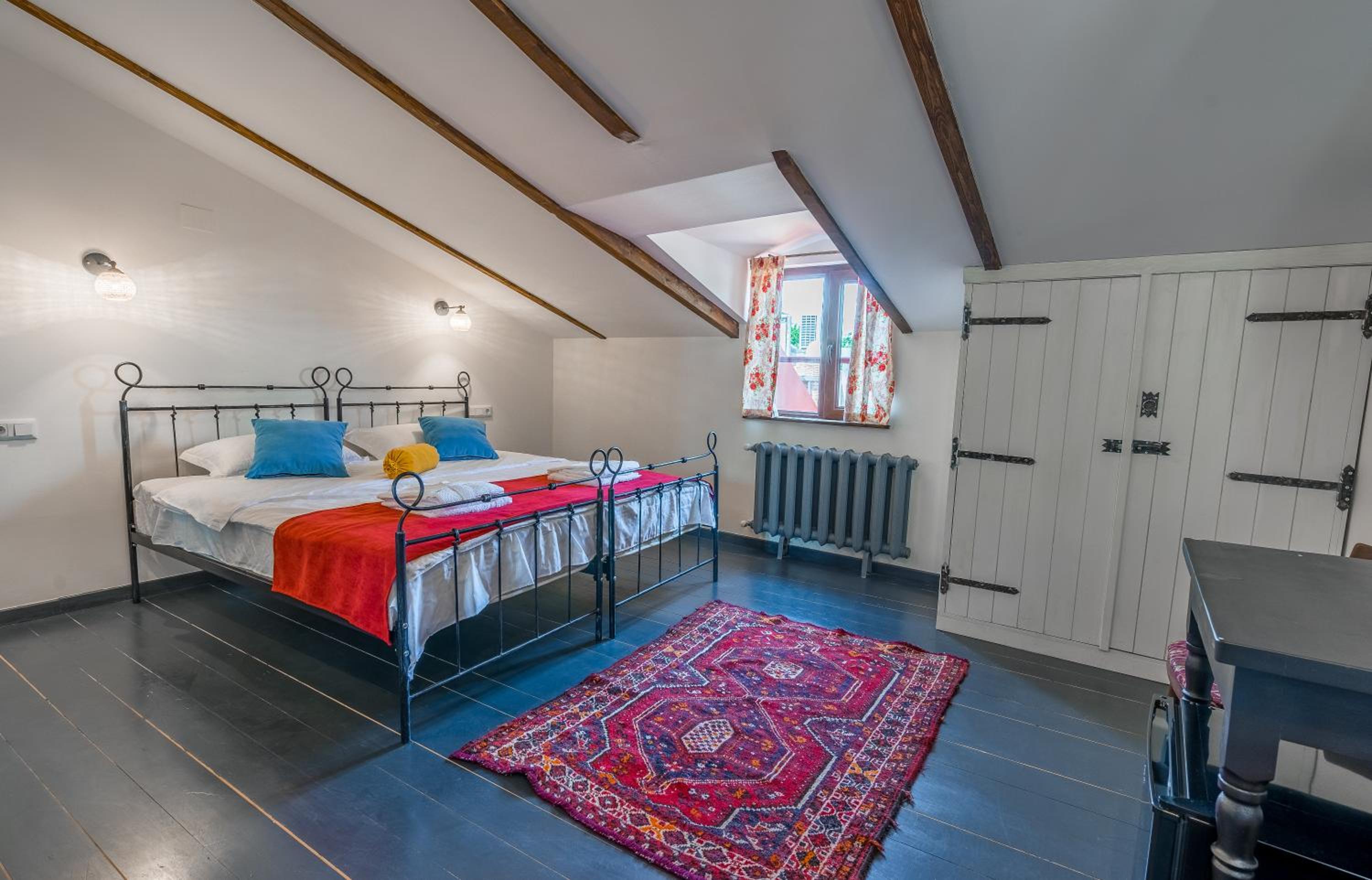 Standard King Room - Photo 12