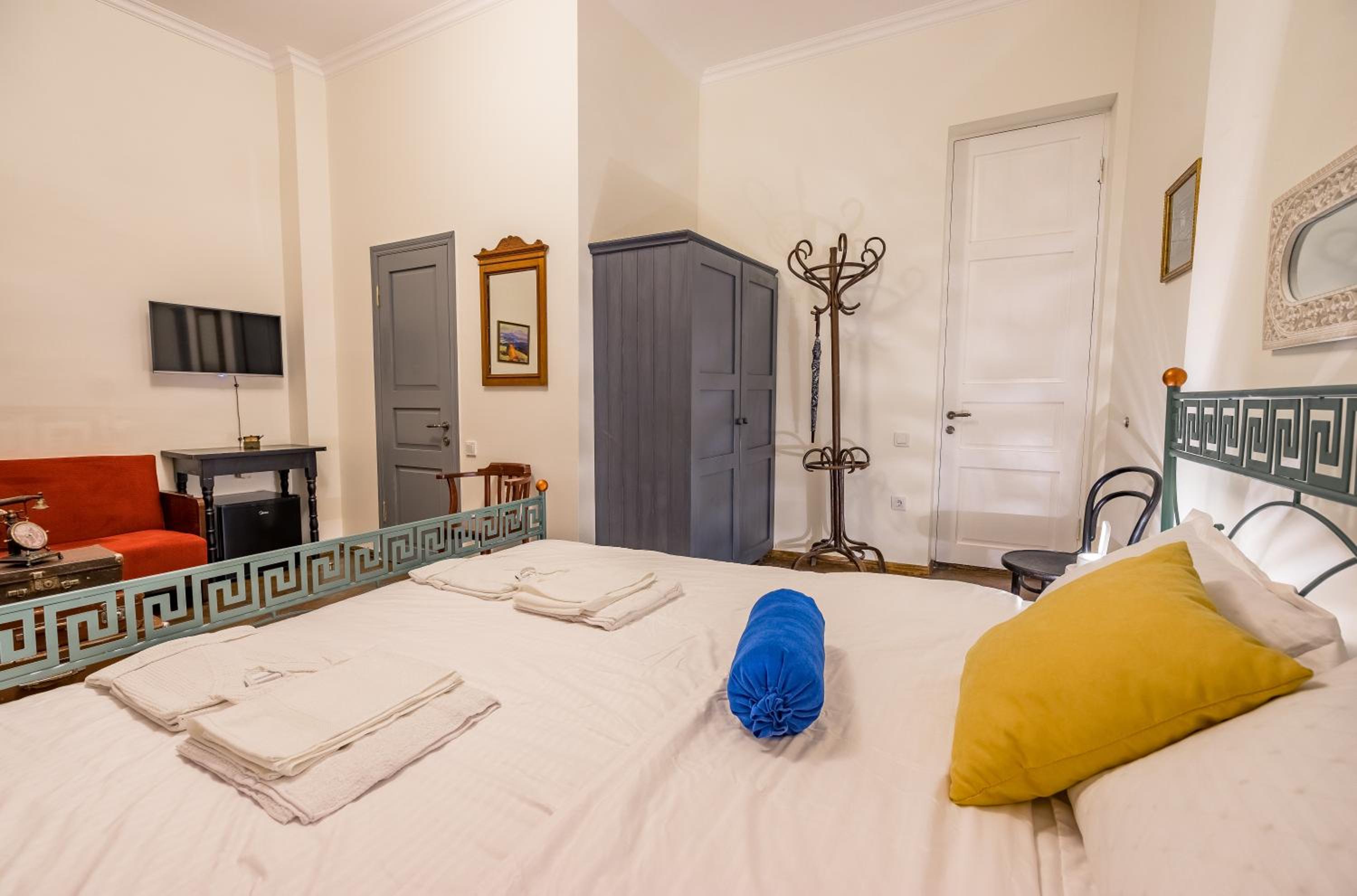Deluxe King Room - Photo 1