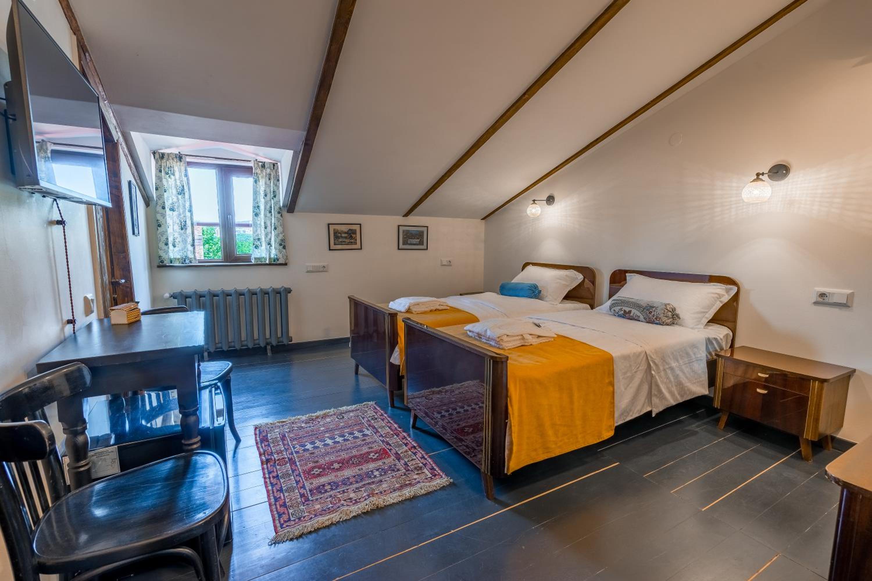 Twin Room - Photo 19