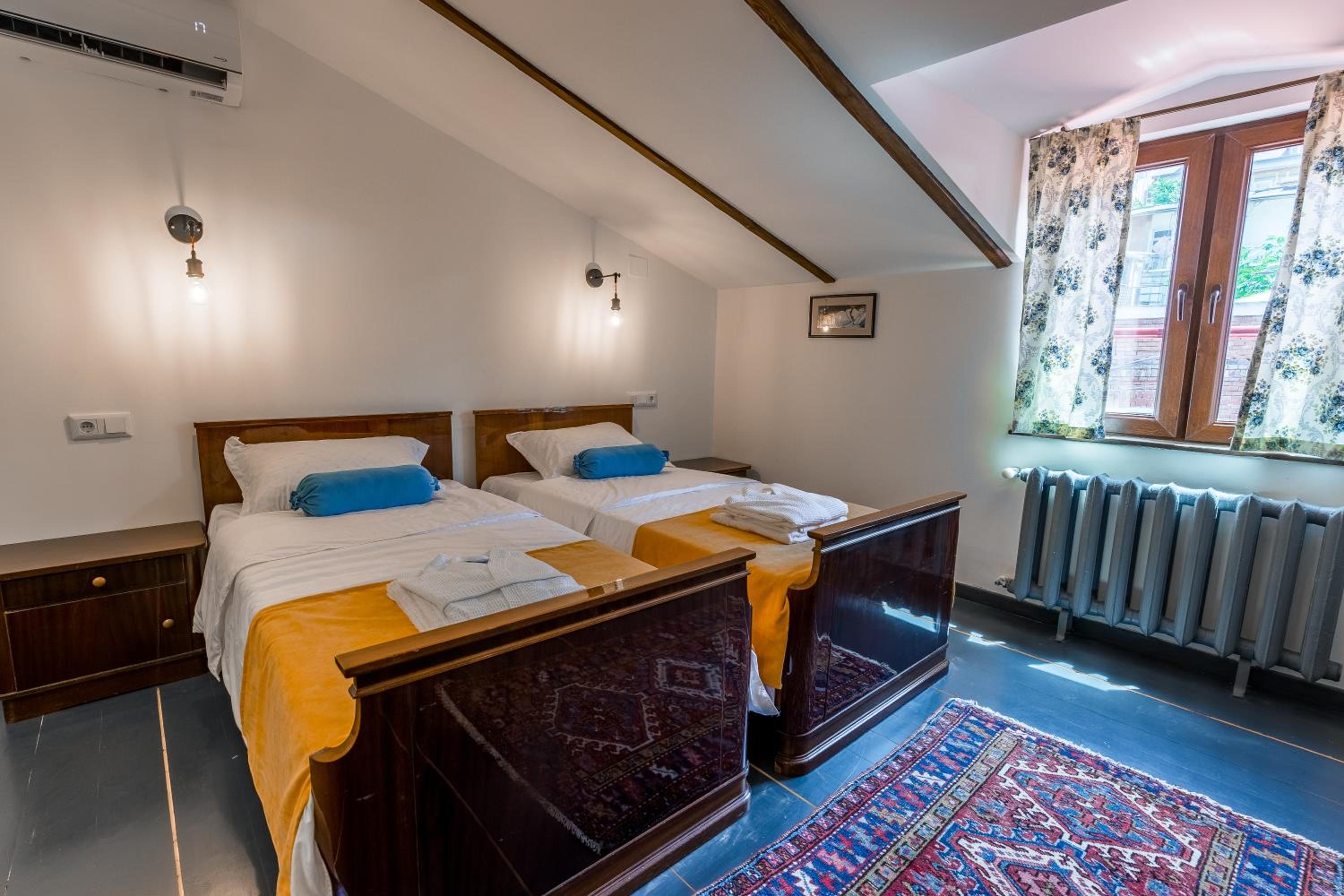 Twin Room - Photo 18
