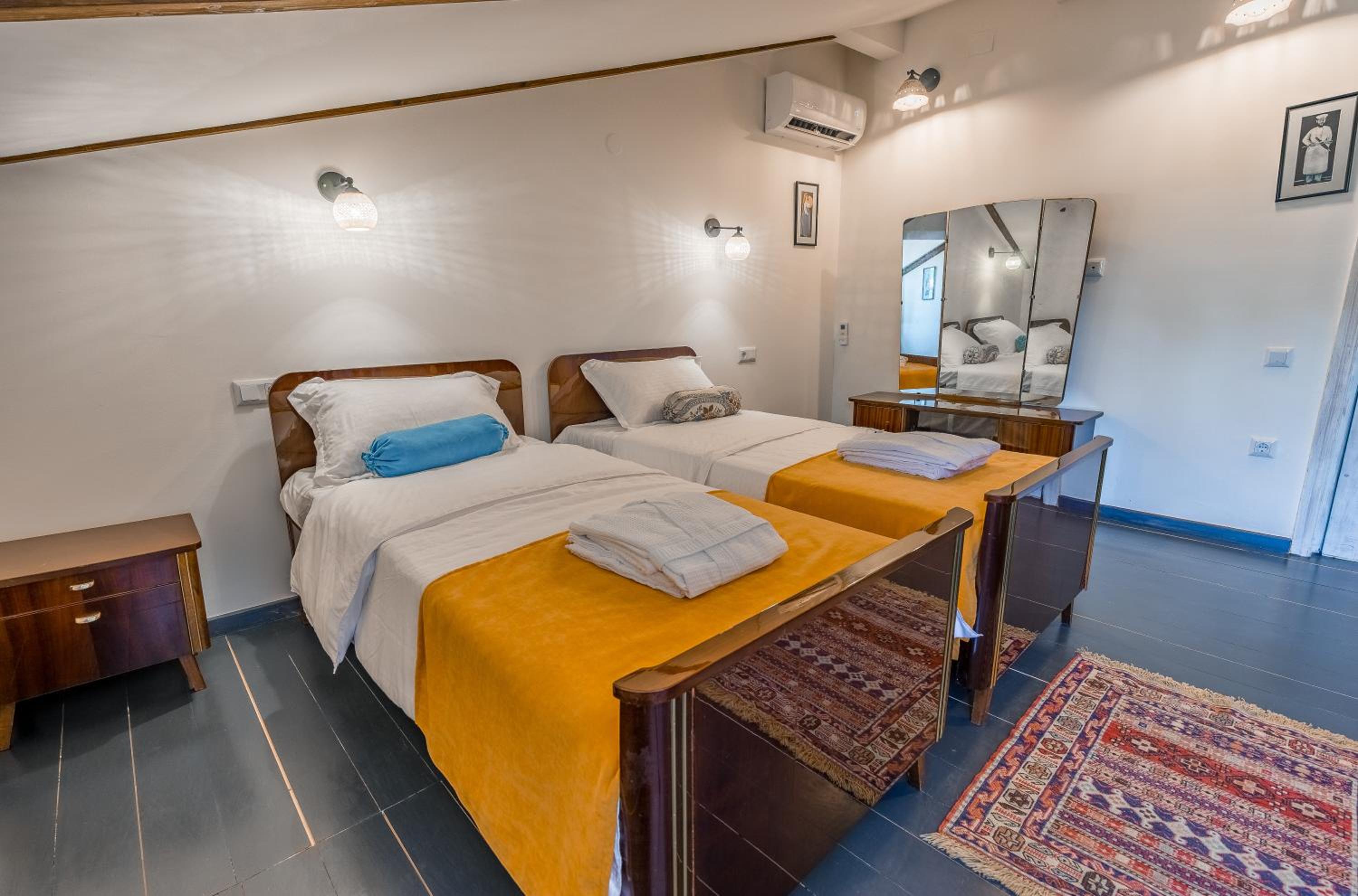 Twin Room - Photo 10