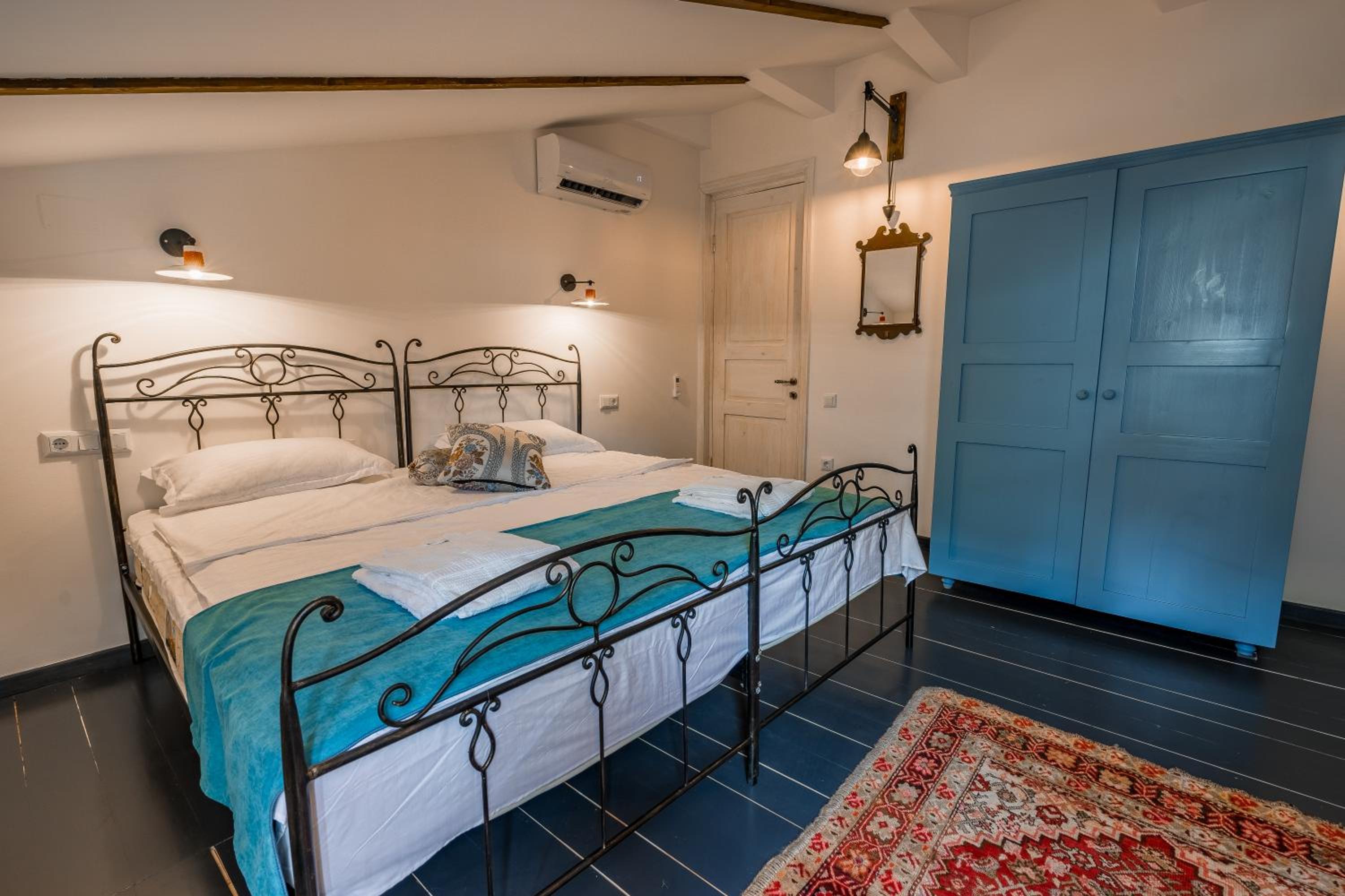 Standard King Room - Photo 6