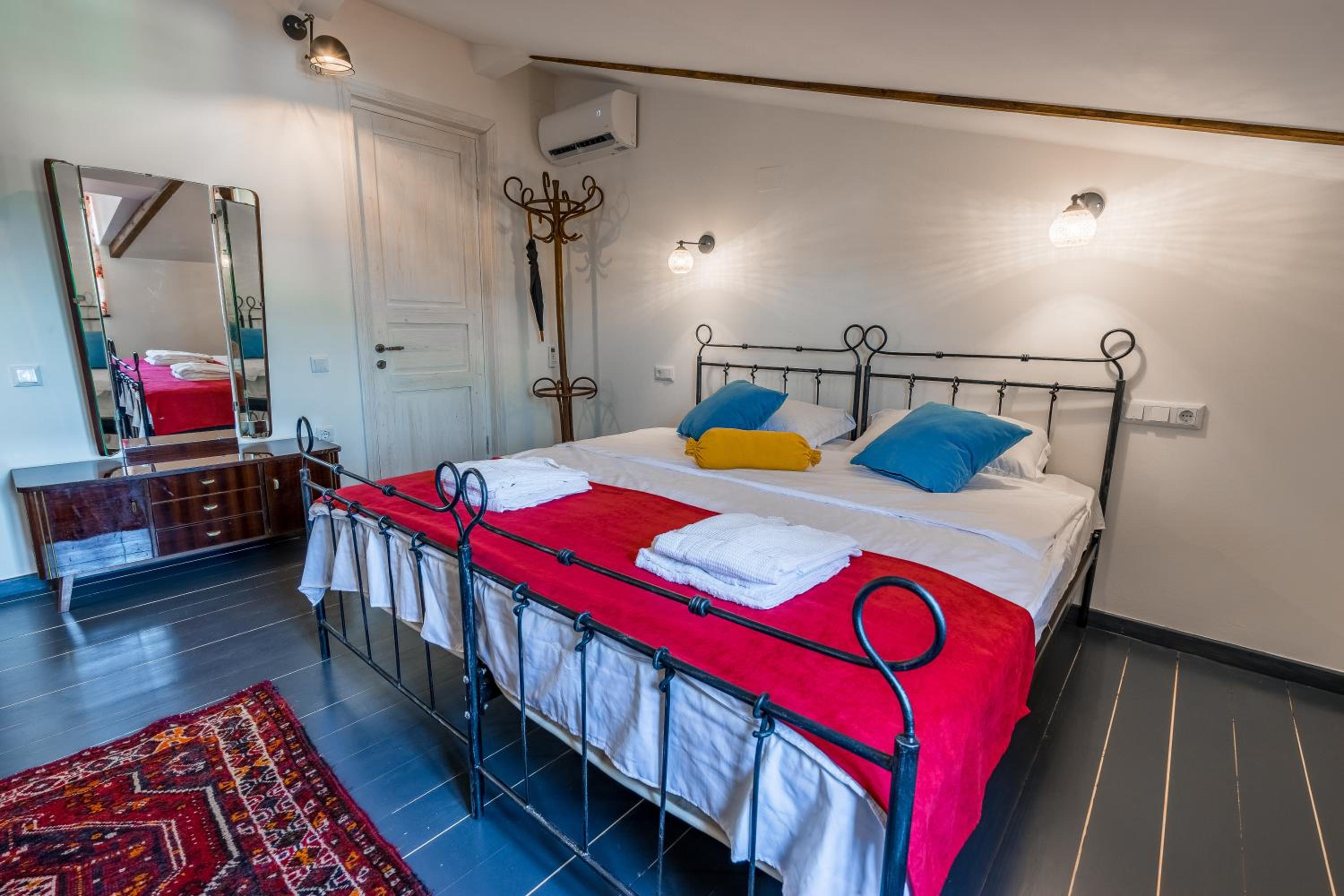 Standard King Room - Photo 4