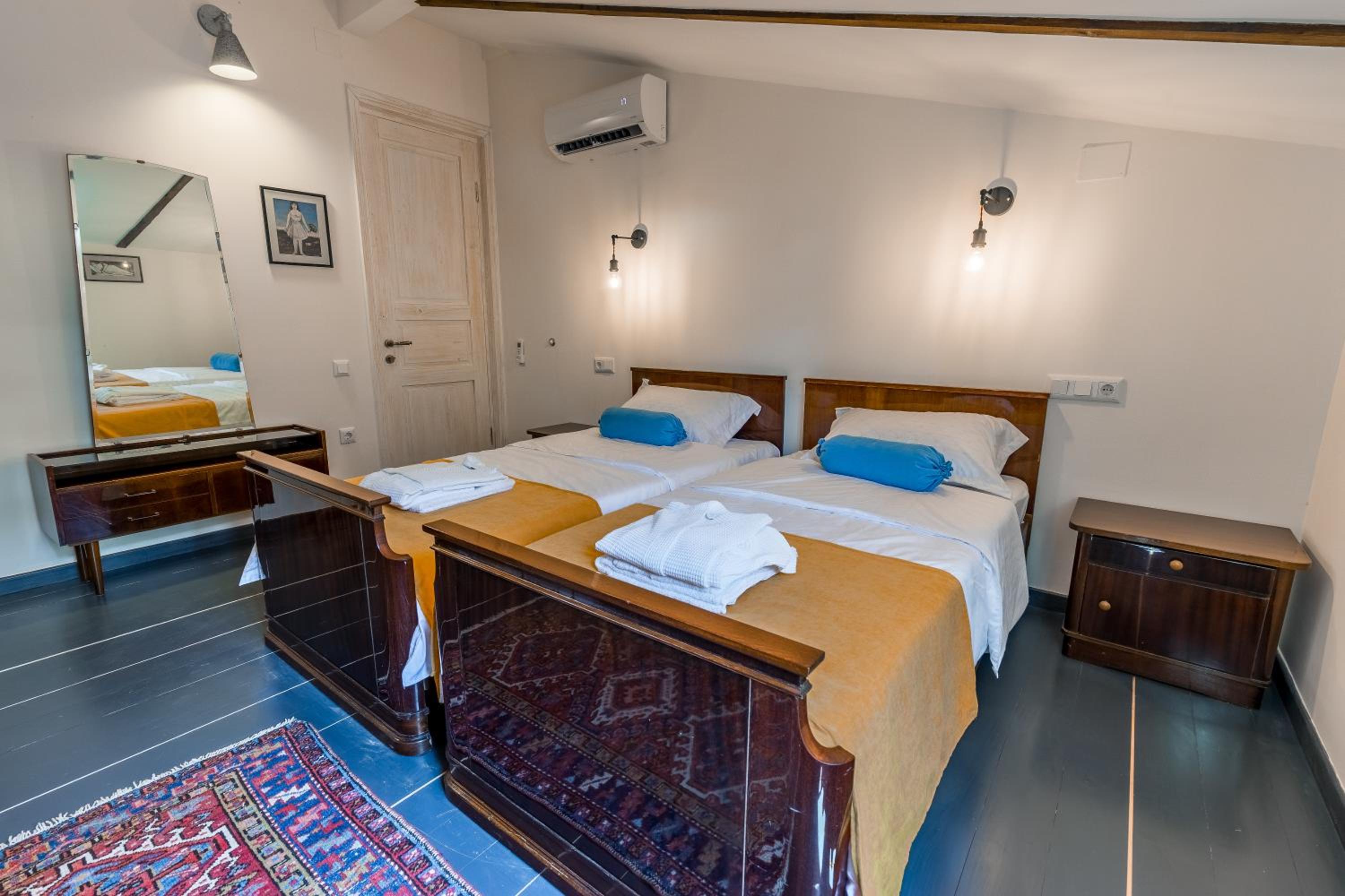 Twin Room - Photo 13