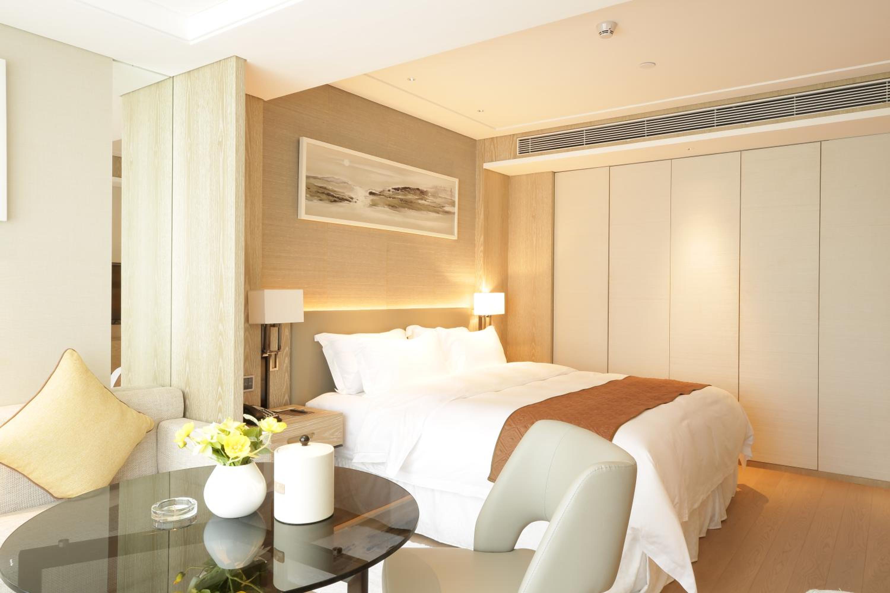 Standard Double Suite