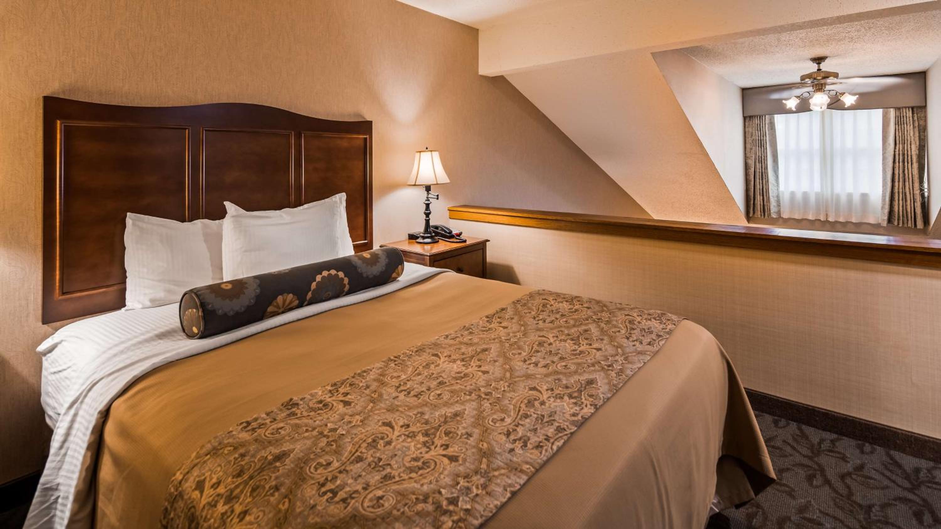 Queen Suite with Sofa Bed - Spa Bath - Non Smoking photo 3