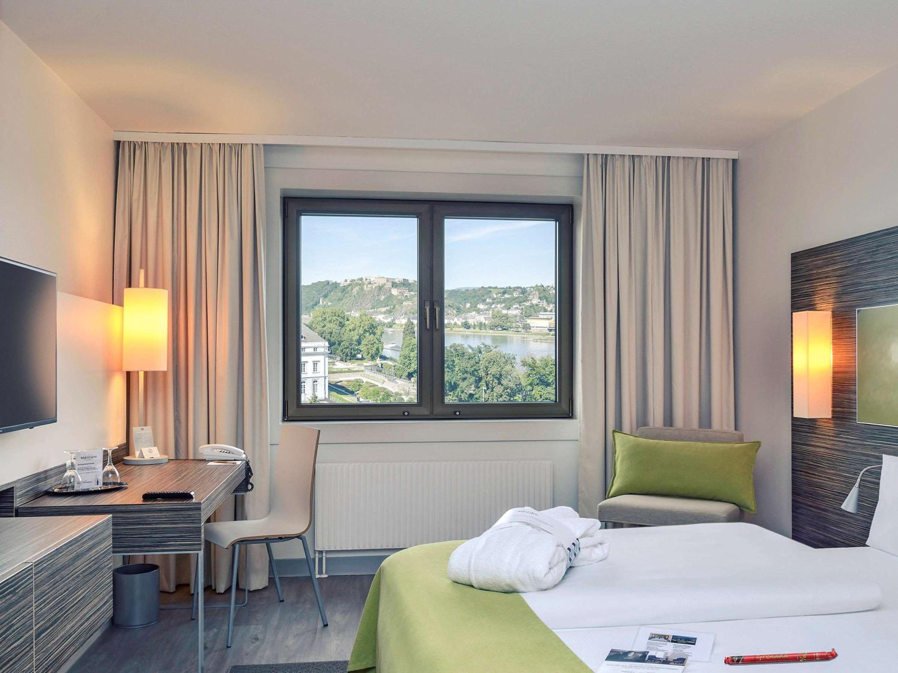 Standard Twin Room with River View - Photo 3