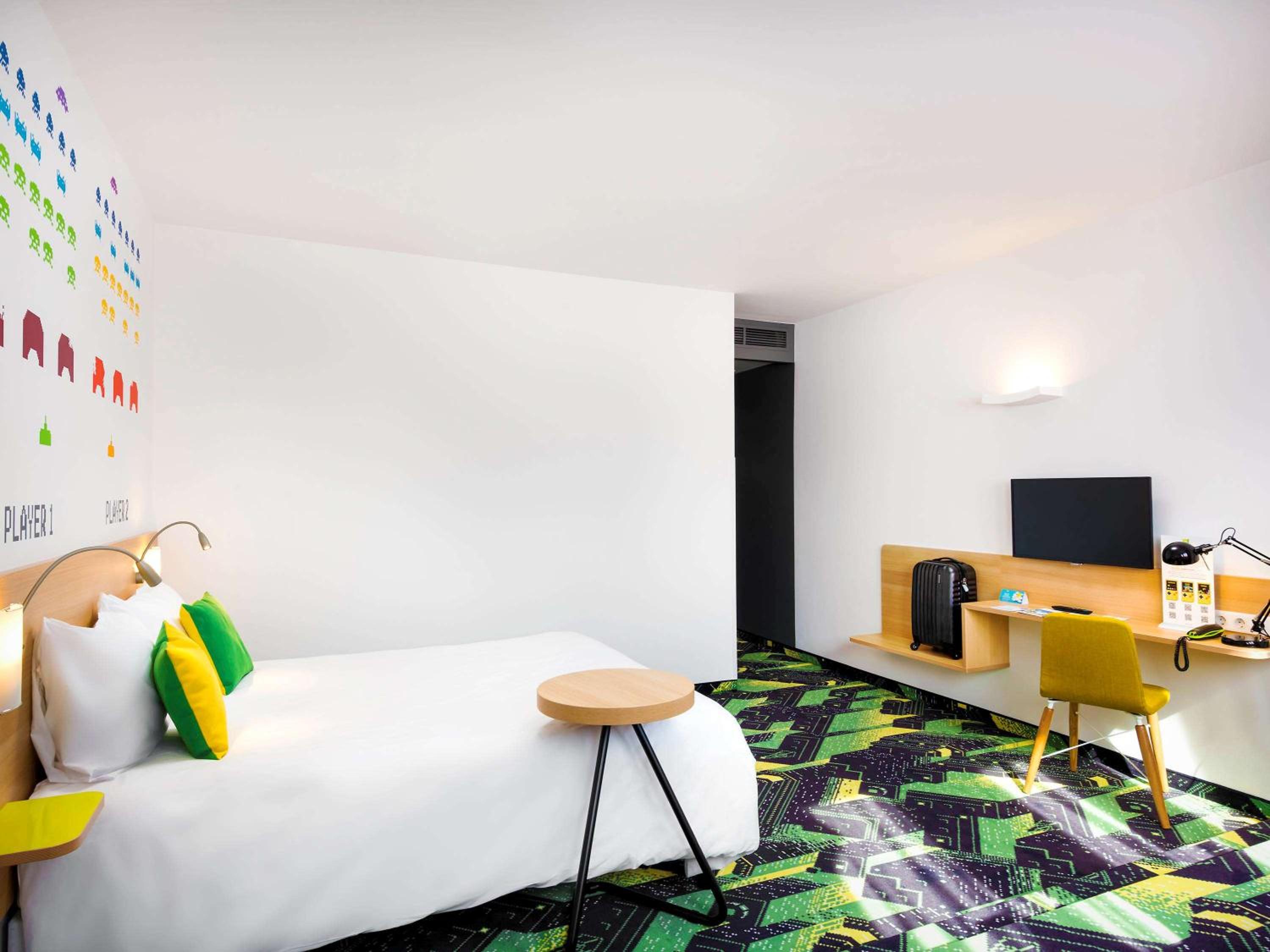 Design Double Room thumbnail 6