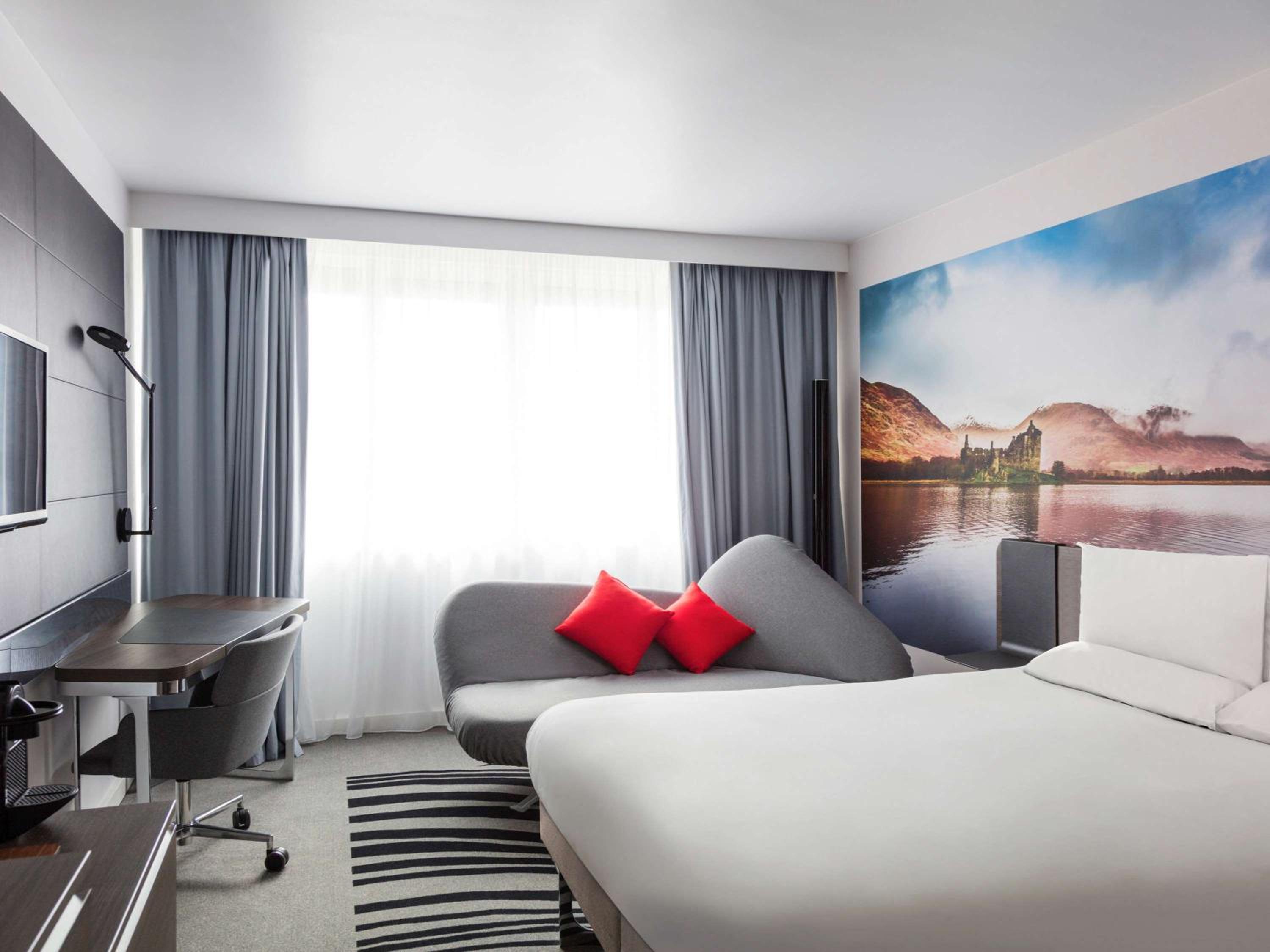 Executive Room with 1 Queen Bed and Sofa - Photo 10
