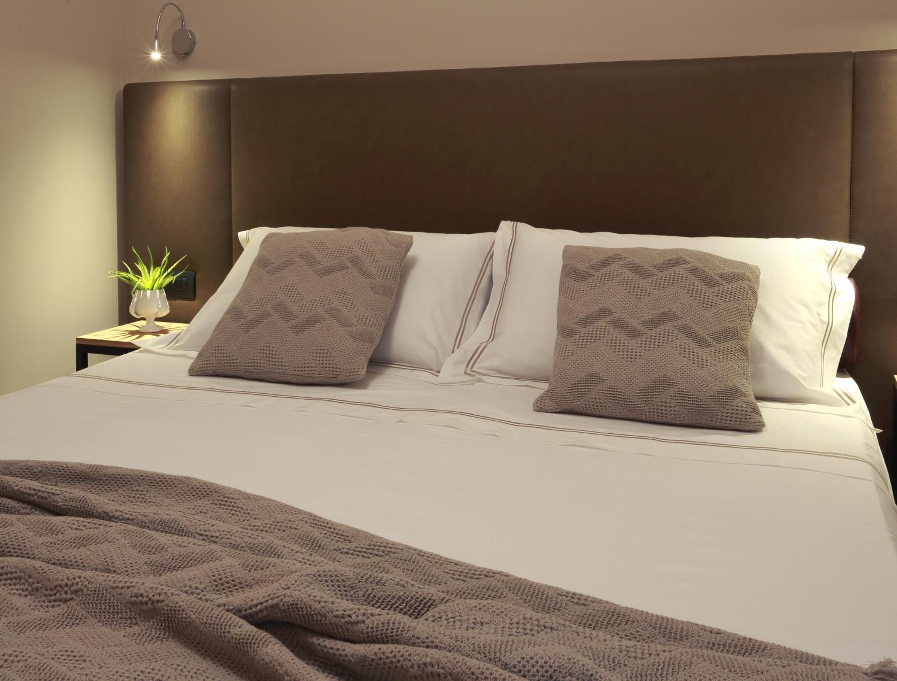 Standard Double or Twin Room - Photo 5