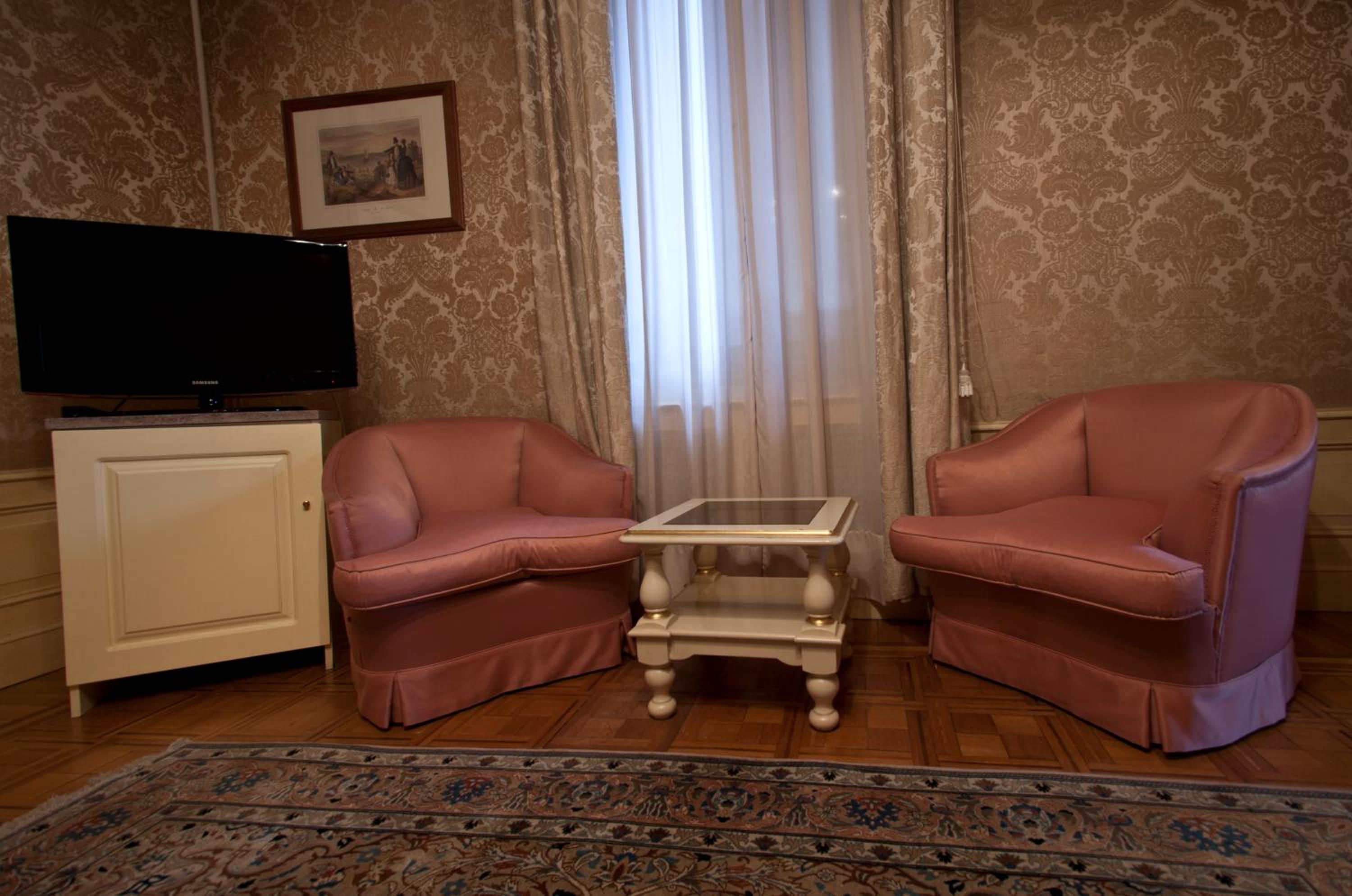 Suite - Photo 2