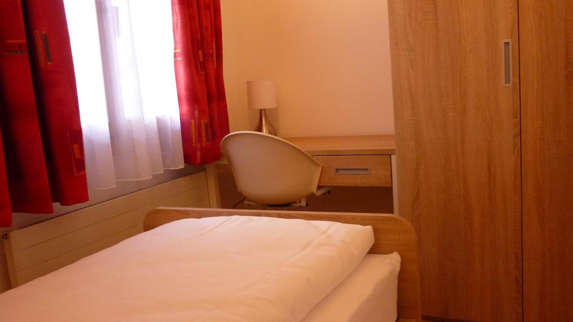 Single Room North Economy