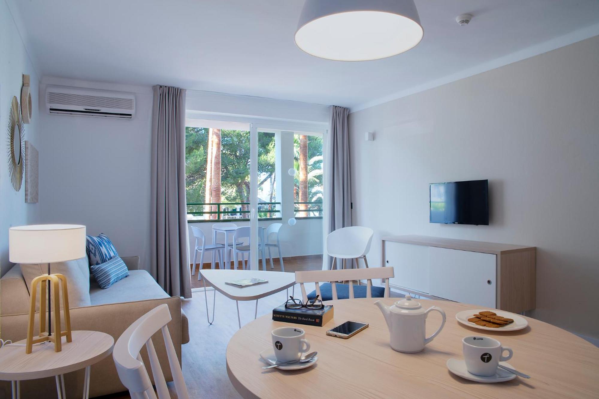 Apartament 1 Room (3 Adults + 1 Child)
