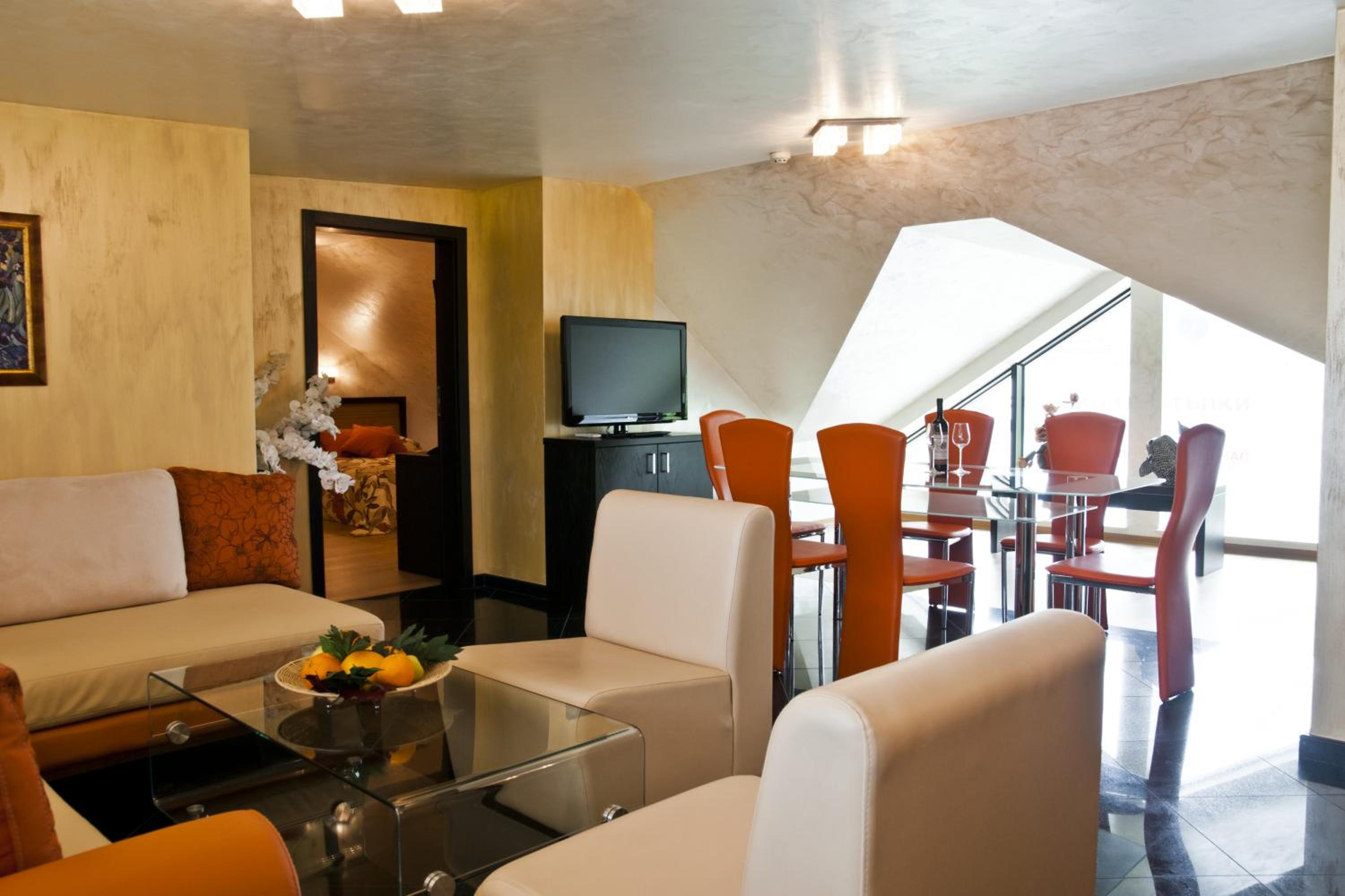 One-Bedroom Apartment - Photo 6
