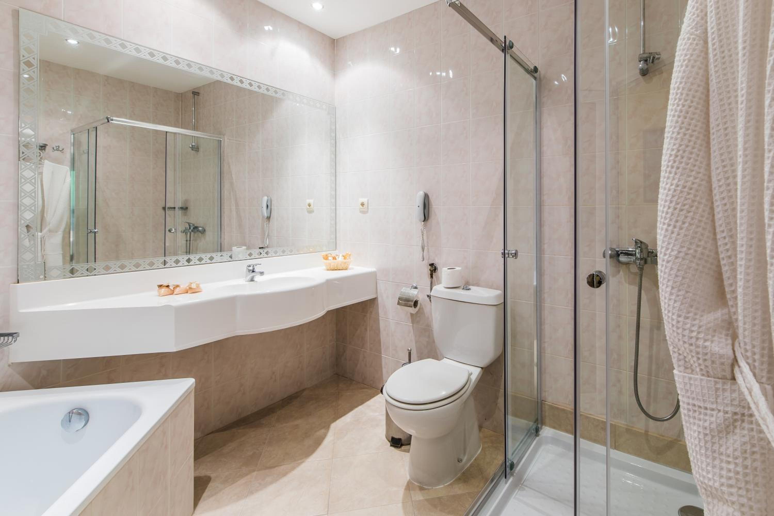 Deluxe Double Room with Sofa Bed and Balcony photo 3