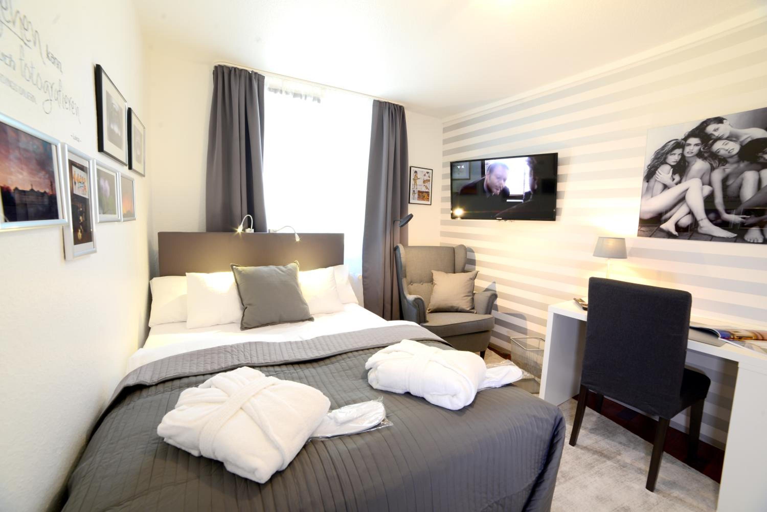 Small Double Room photo 1
