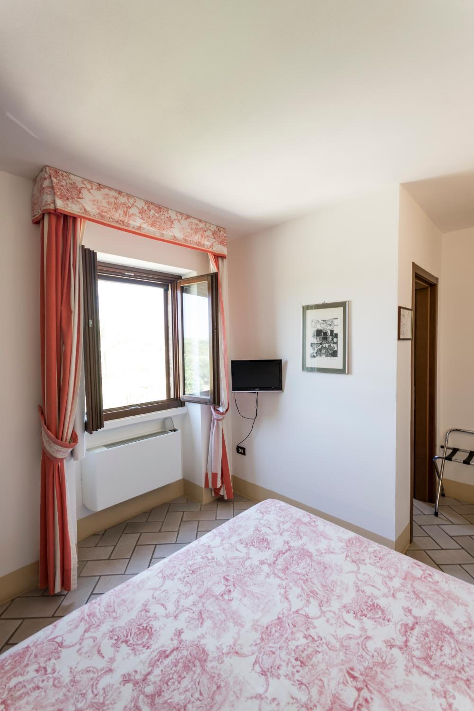 Economy Double Room photo 2