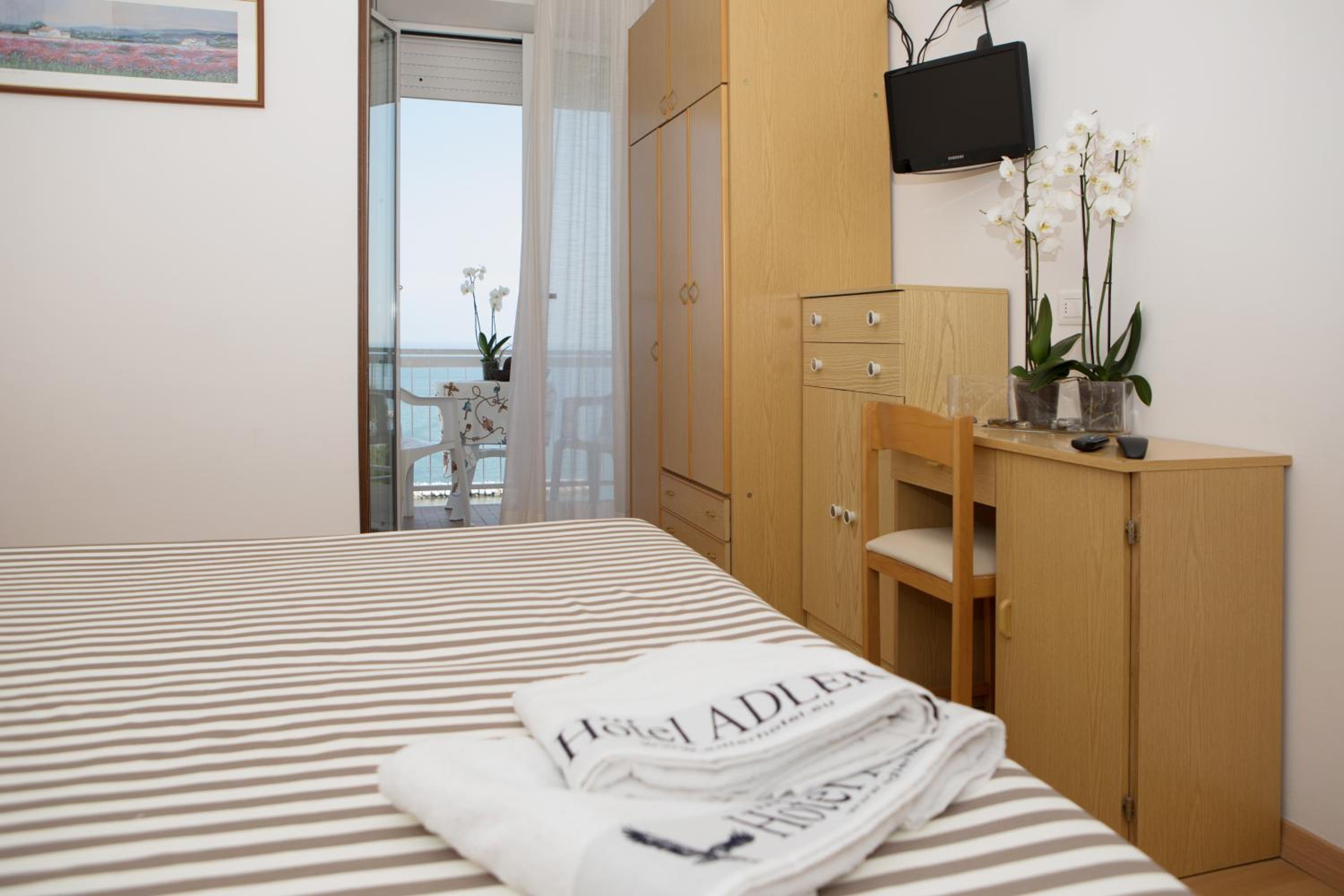 Double Room with Sea View - Photo 1