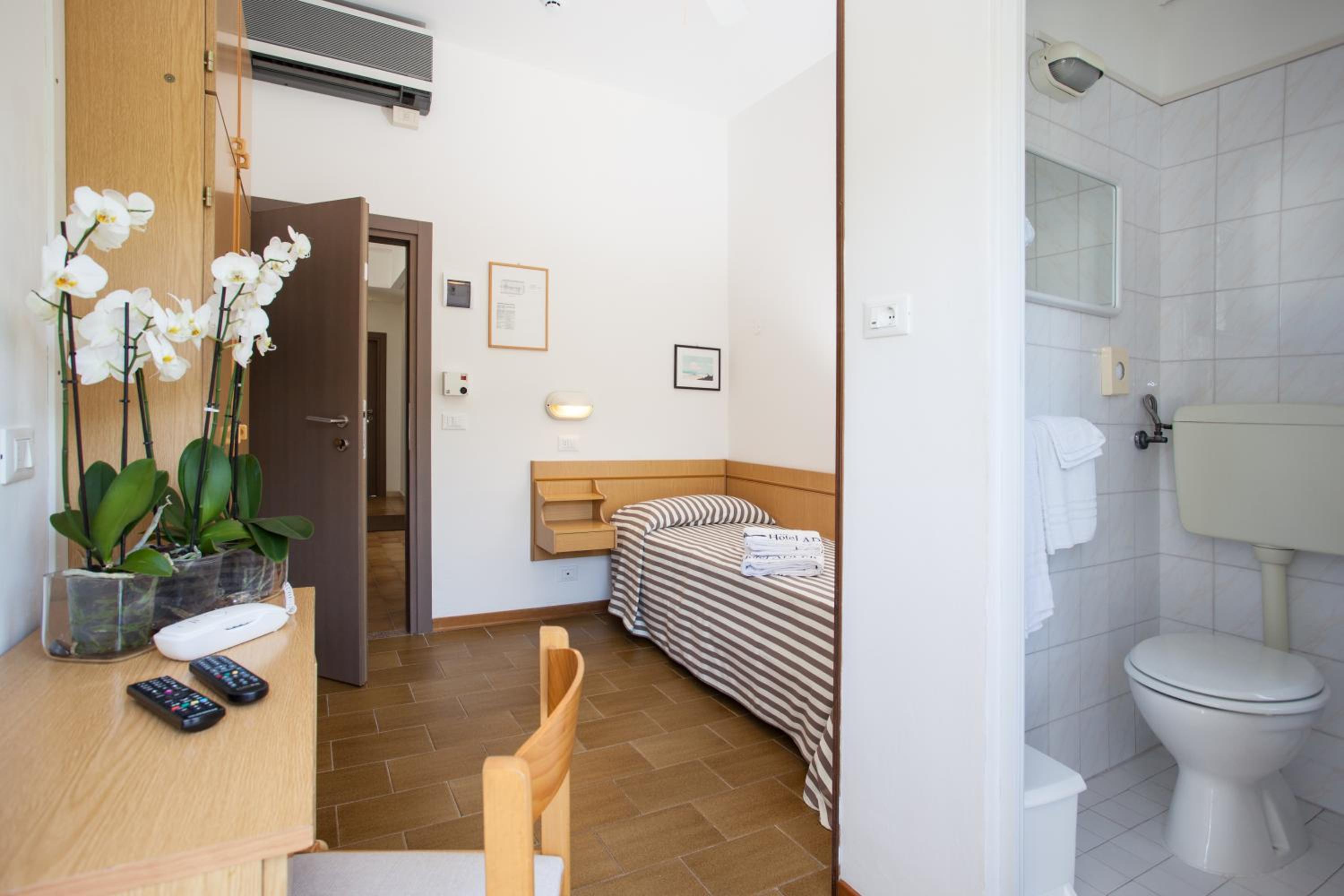 Single Room photo 3