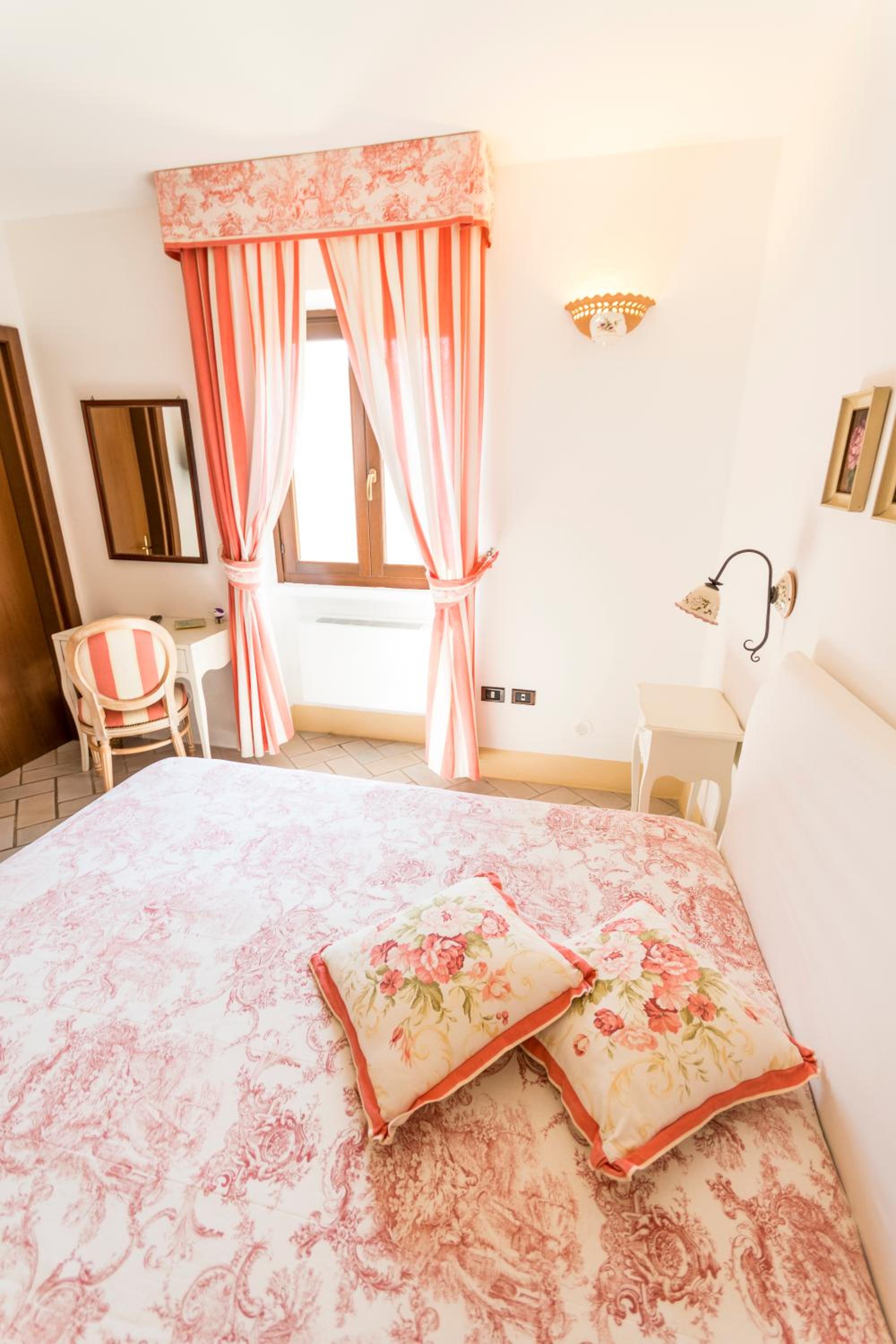 Economy Double Room photo 1