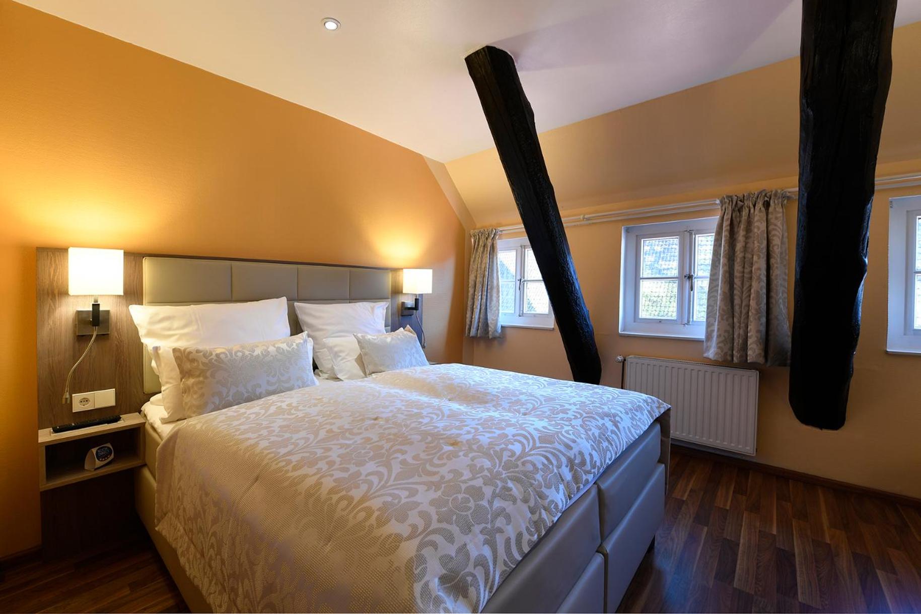 Standard Double Room with French Bed - Photo 5