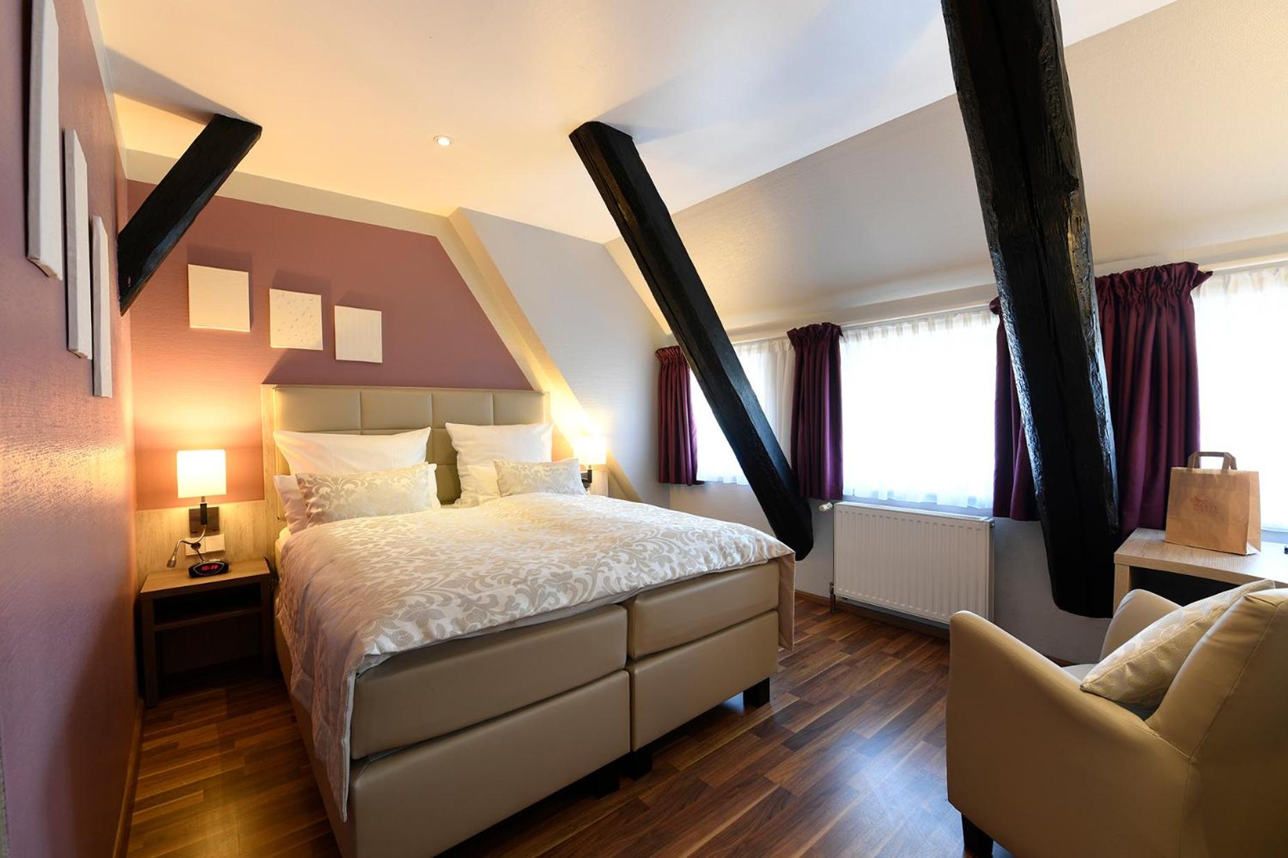 Standard Double Room with French Bed - Photo 3