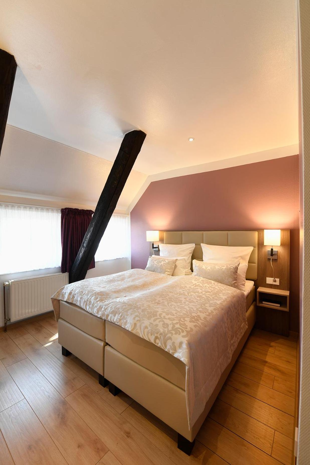 Standard Double Room with French Bed - Photo 4