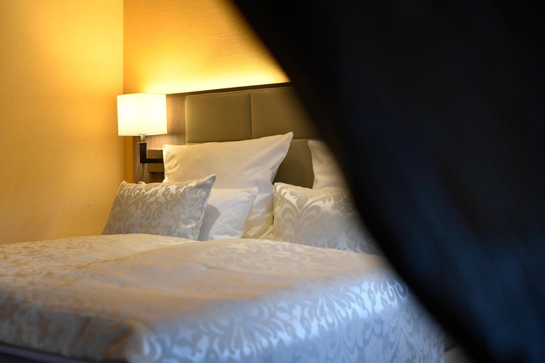 Standard Double Room with French Bed - Photo 2