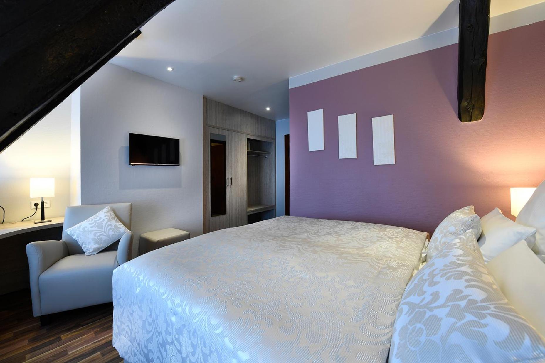 Standard Double Room with French Bed - Photo 1