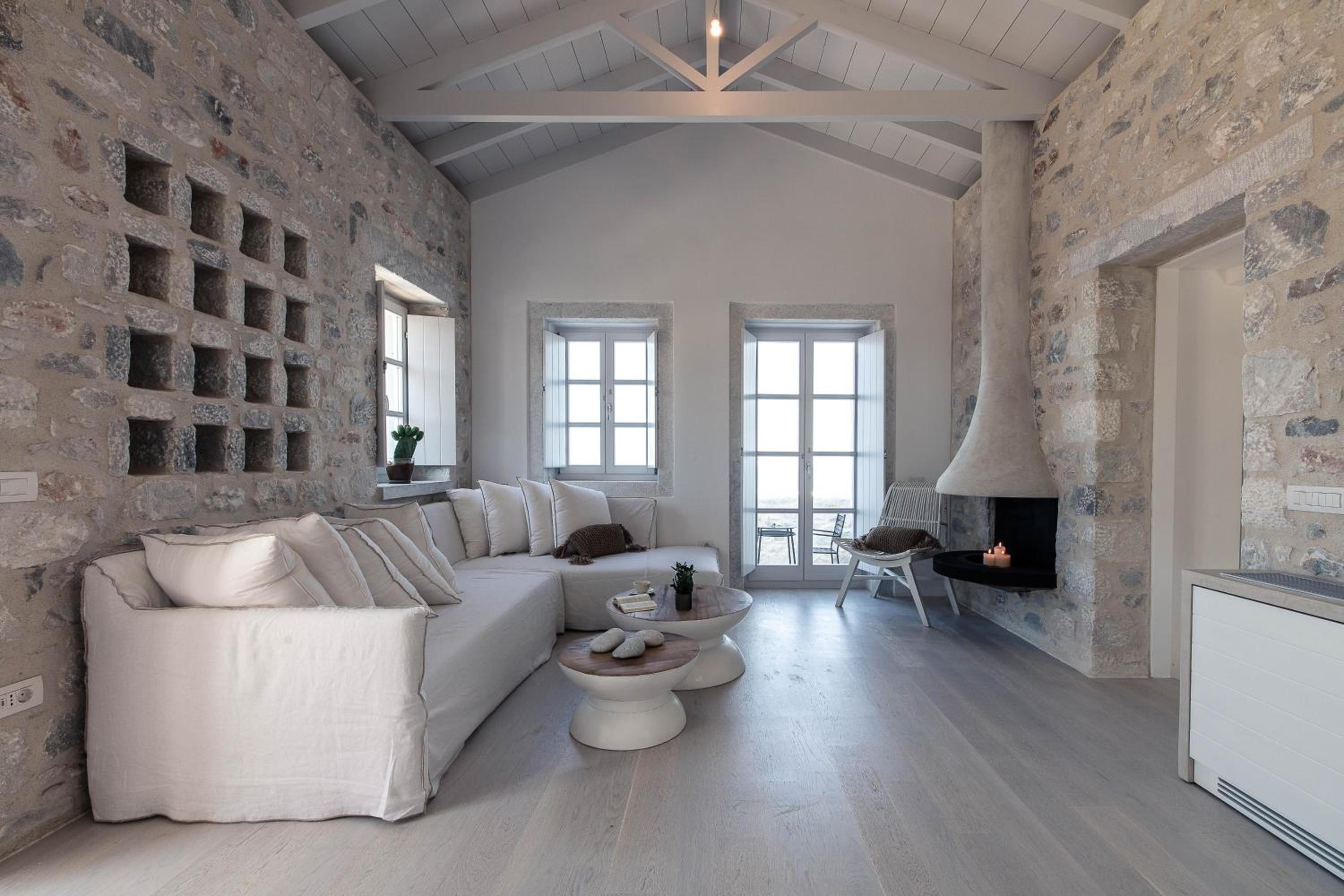 Superior Suite - Photo 10