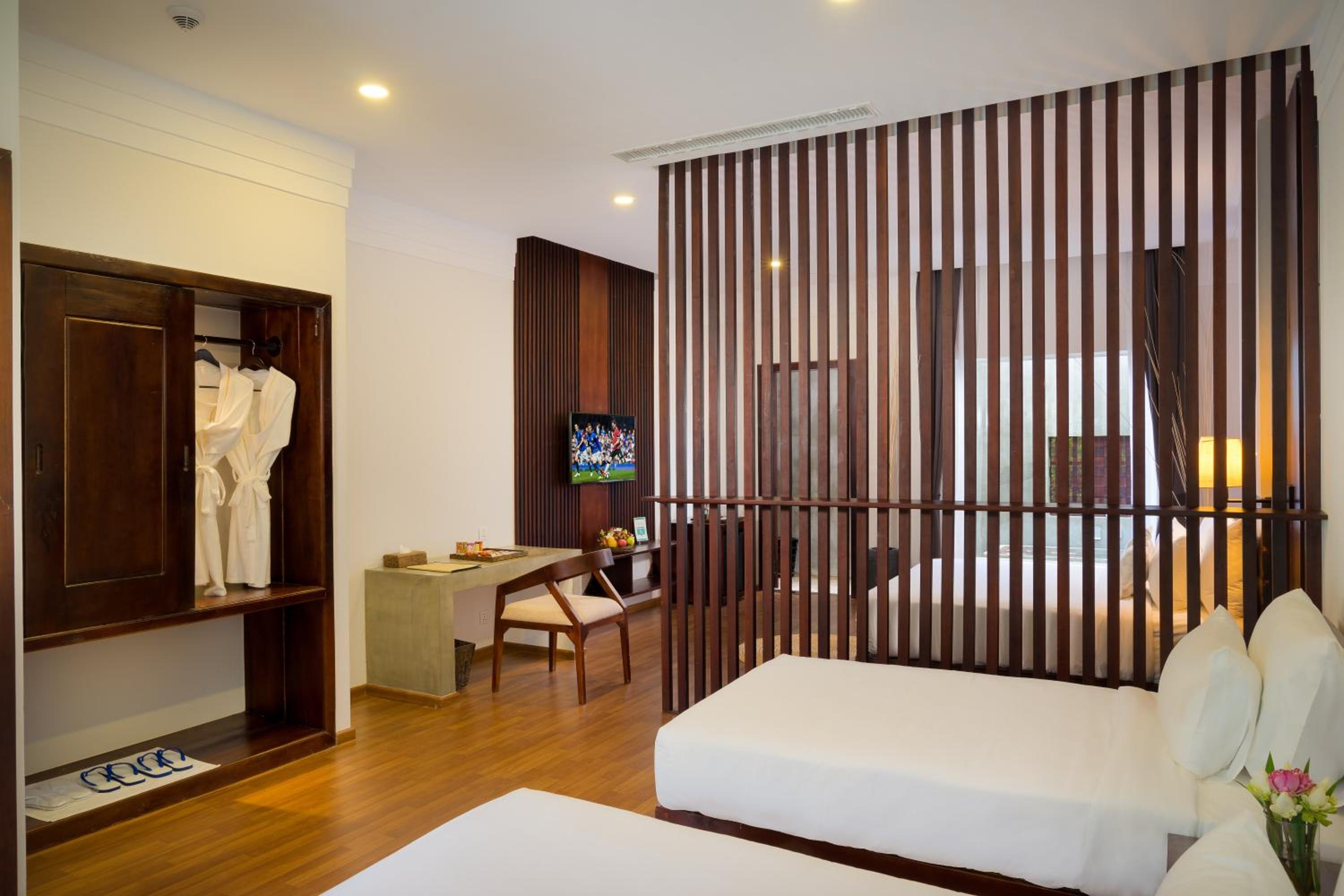 Triple Grand Suite with Balcony photo 3