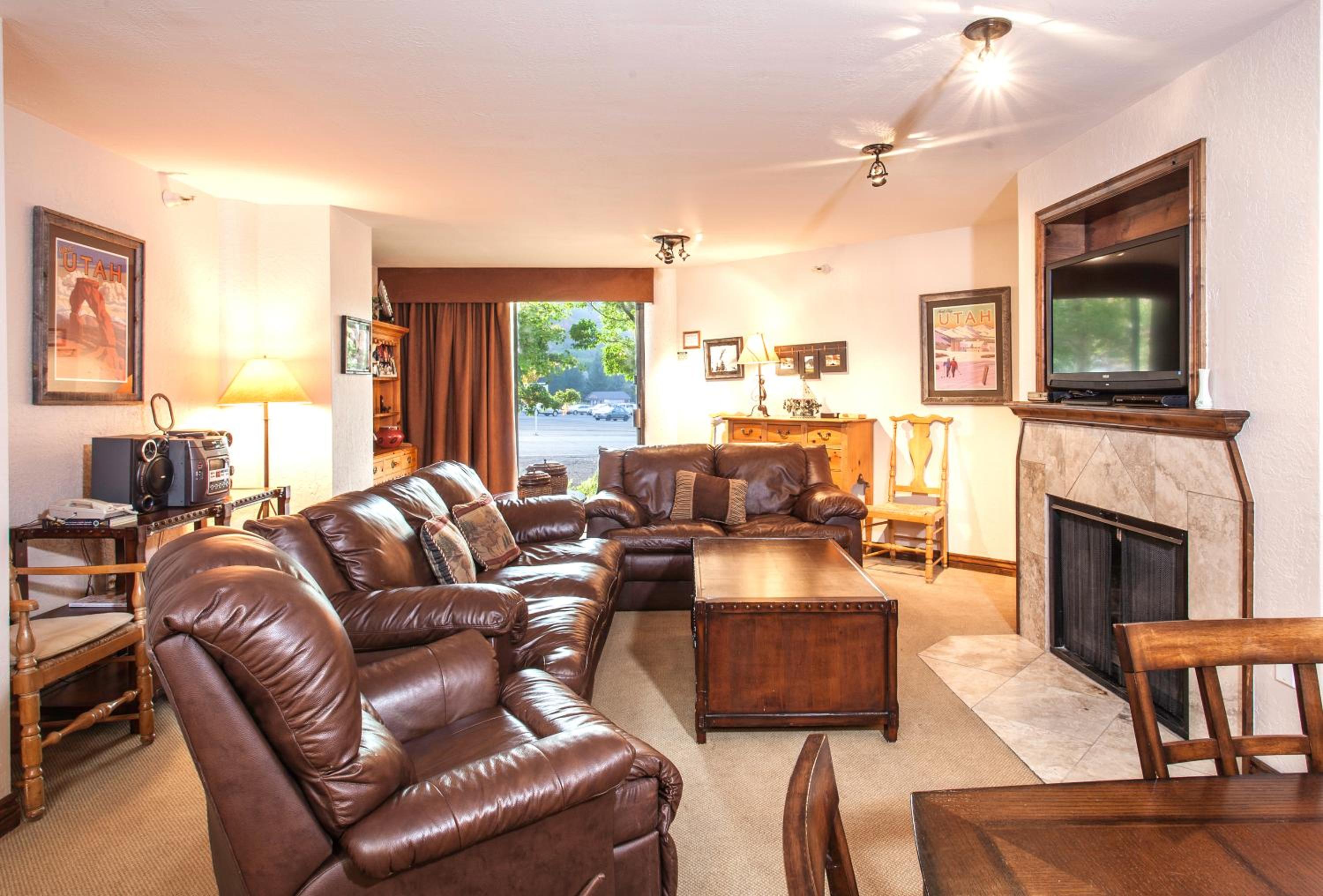 2 Bedroom Condominium  - Photo 4