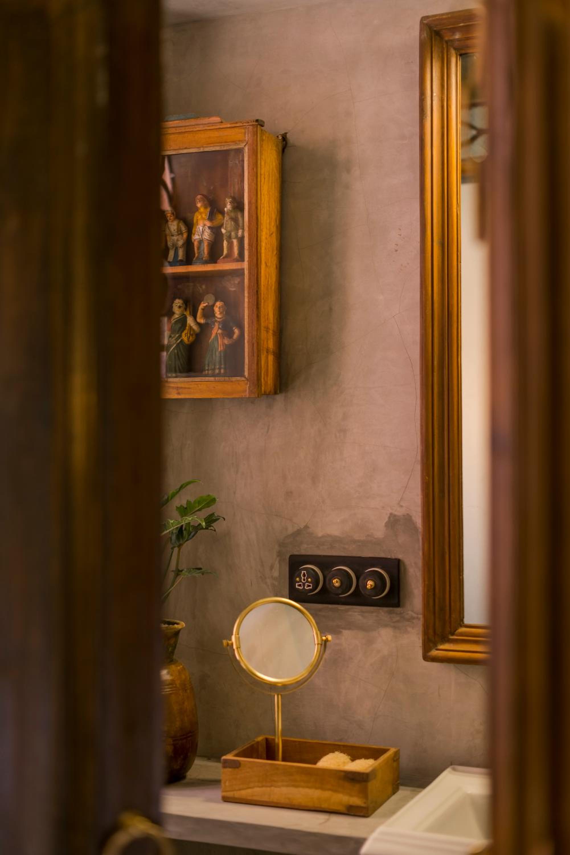 King Suite with Balcony photo 2