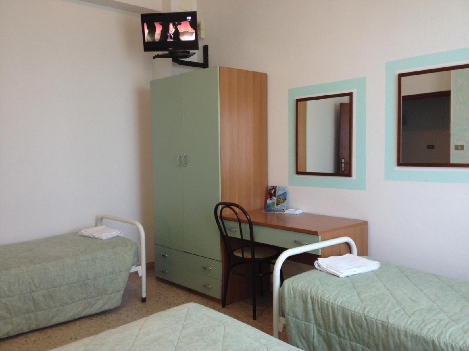 Quadruple Room - Photo 2
