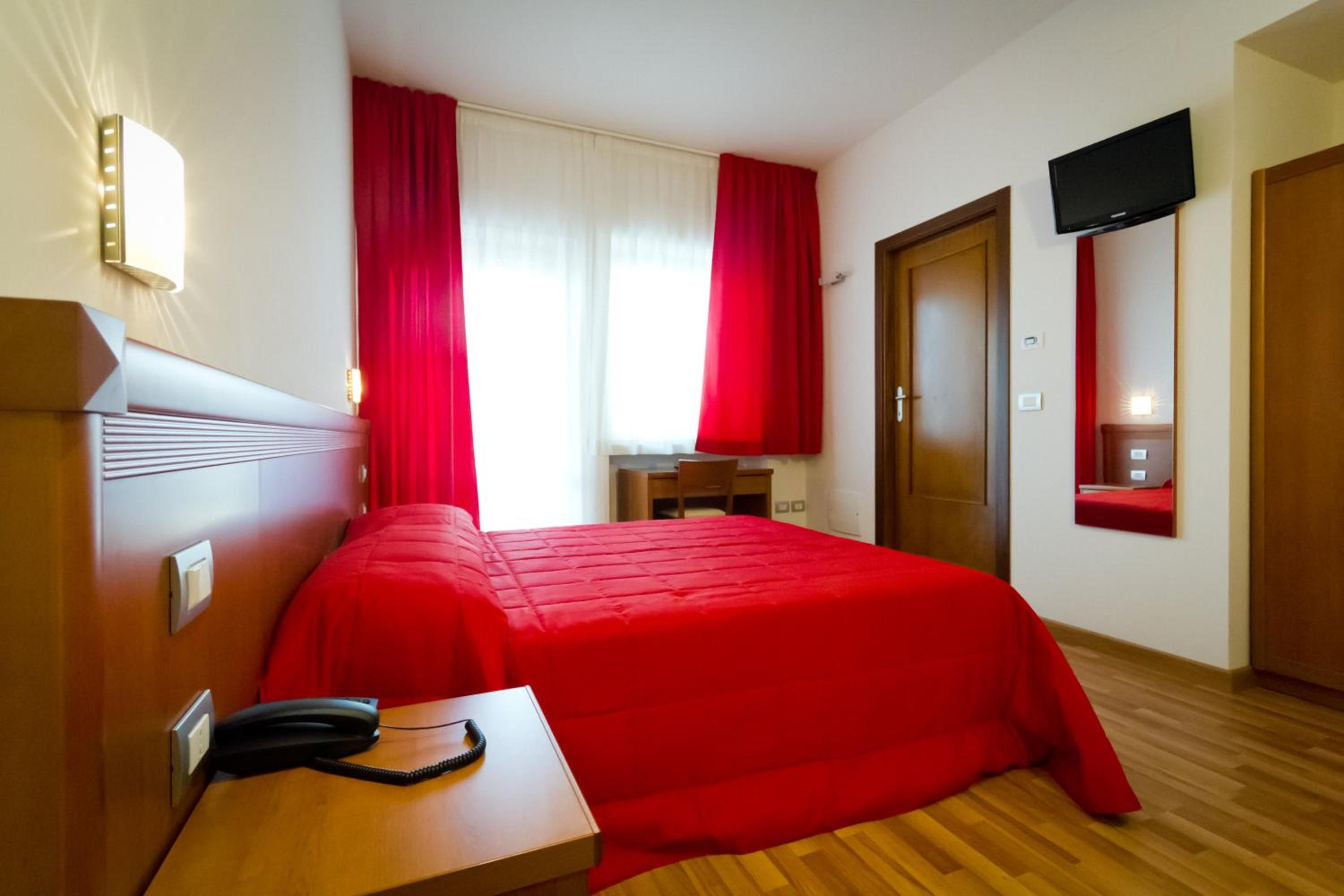 Double or Twin Room with View photo 3