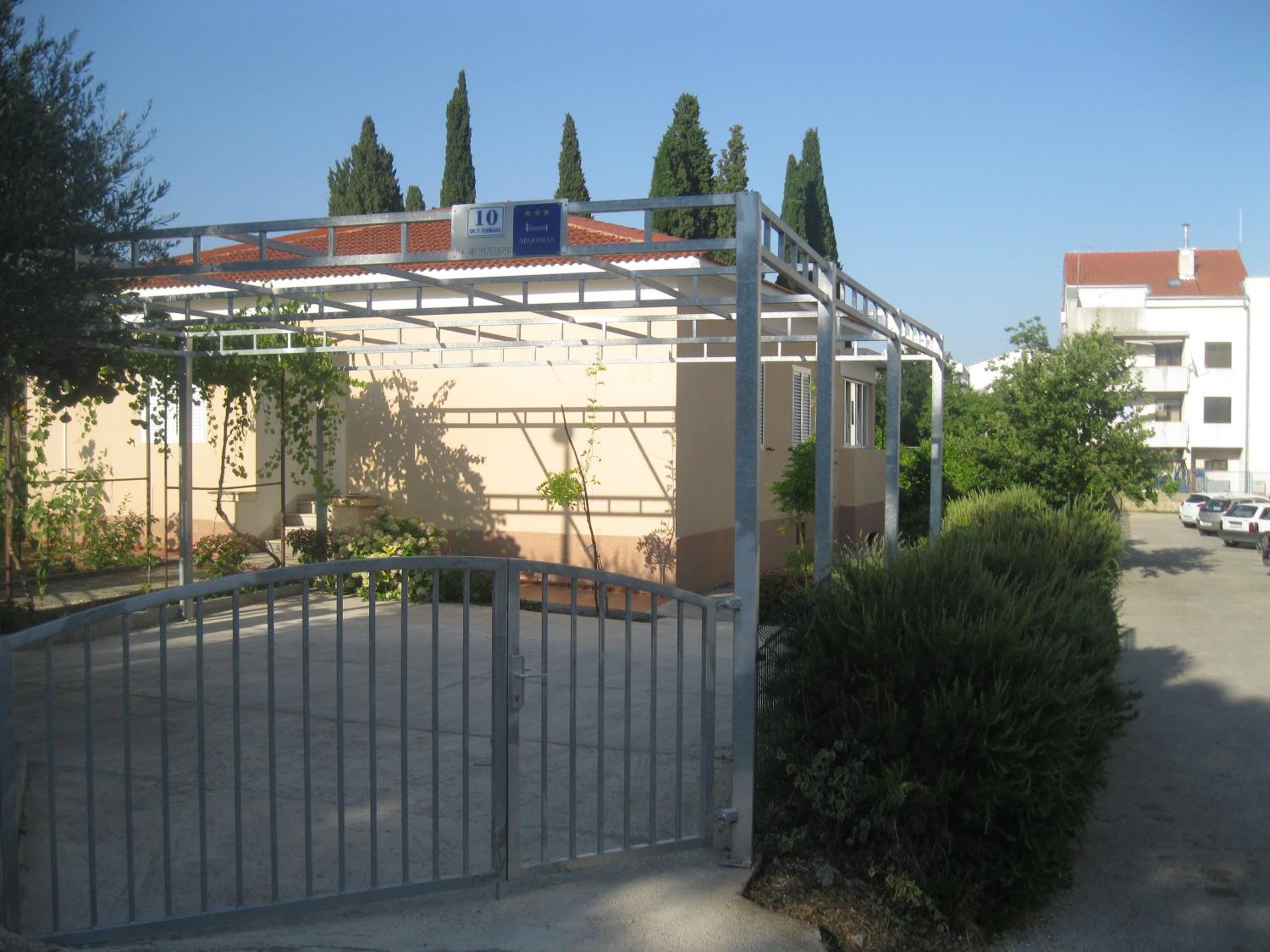 Apartment with Garden View