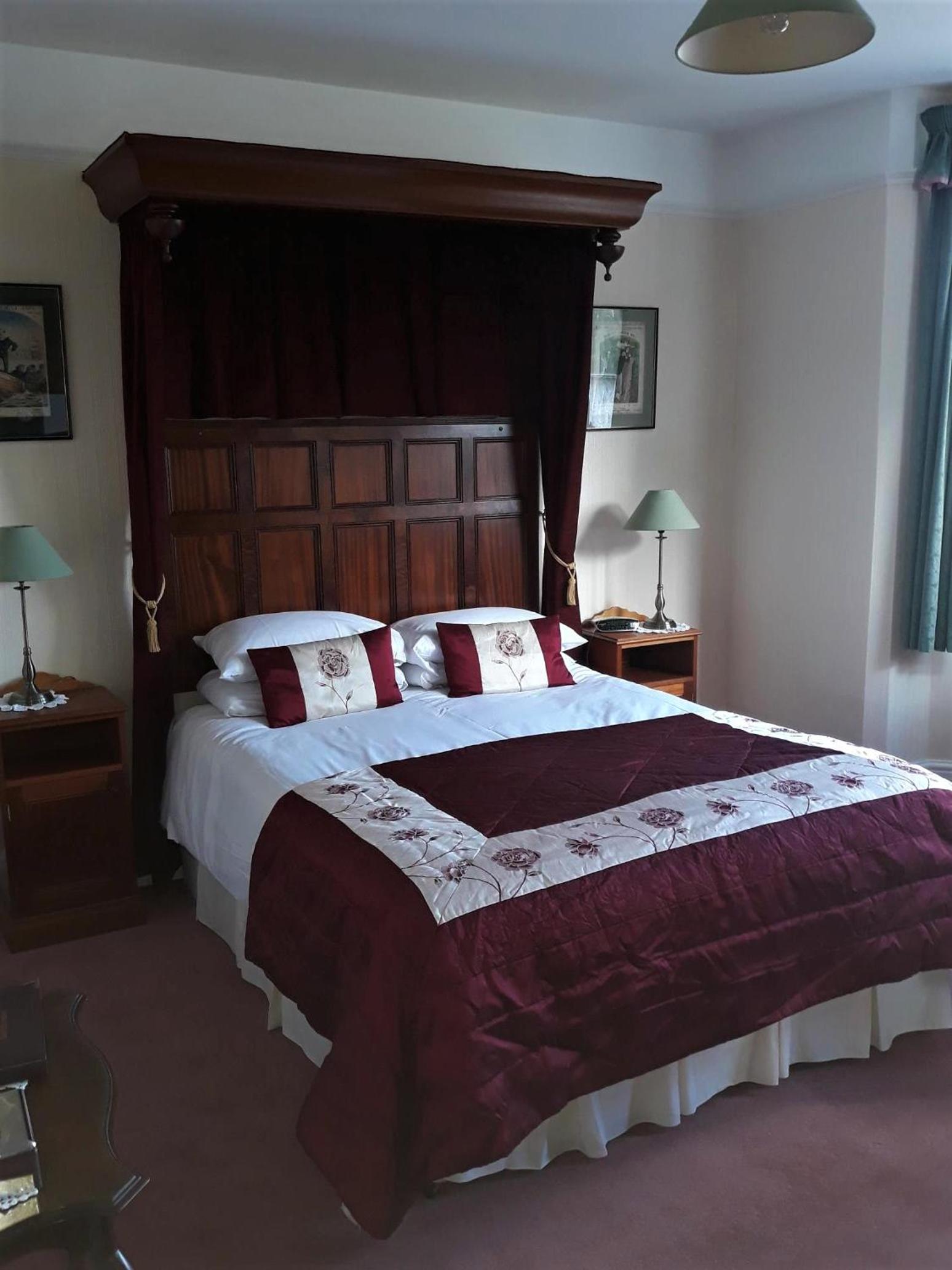 Large Double Room with En-Suite Shower photo 3