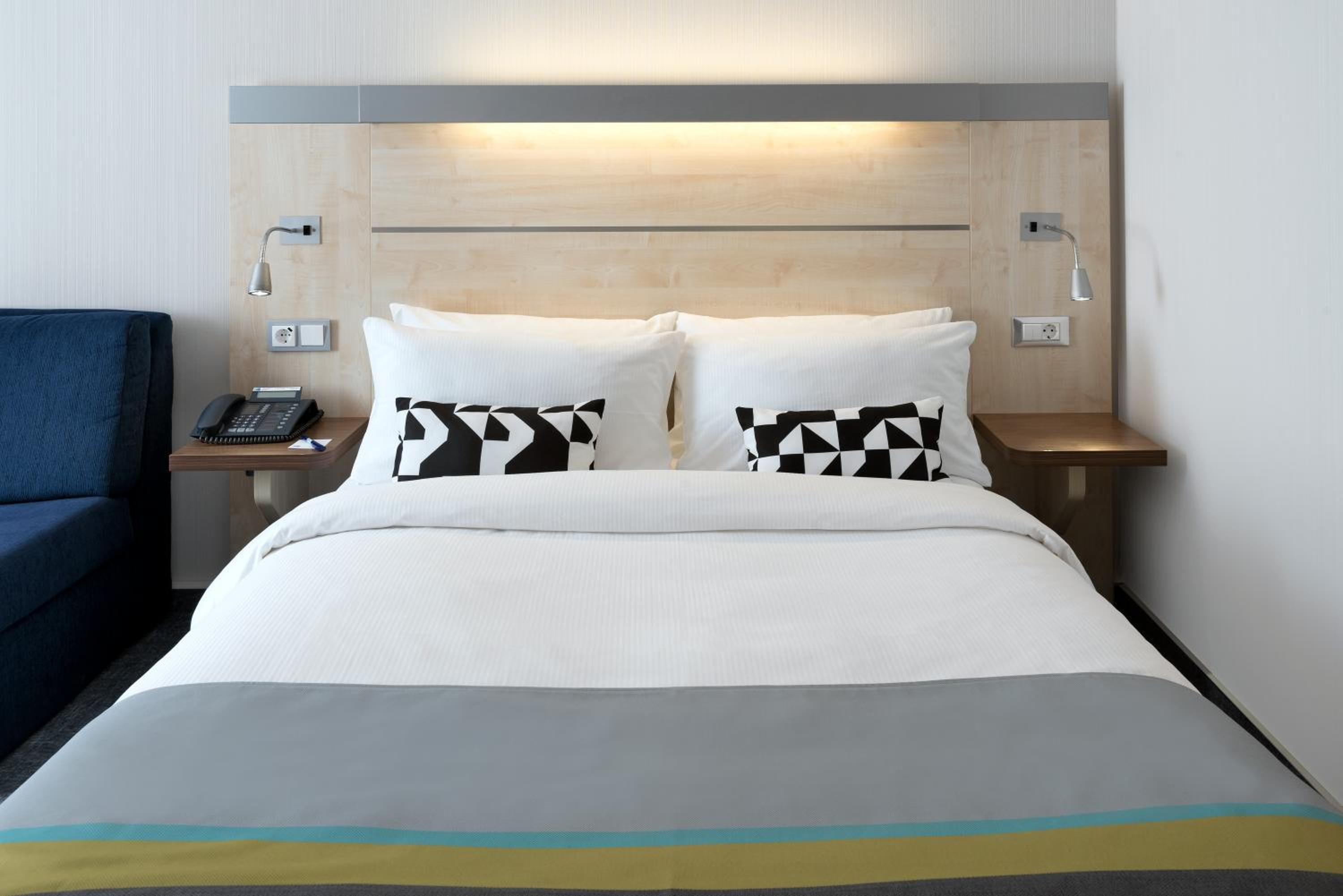 Standard Queen Room - Top Floor