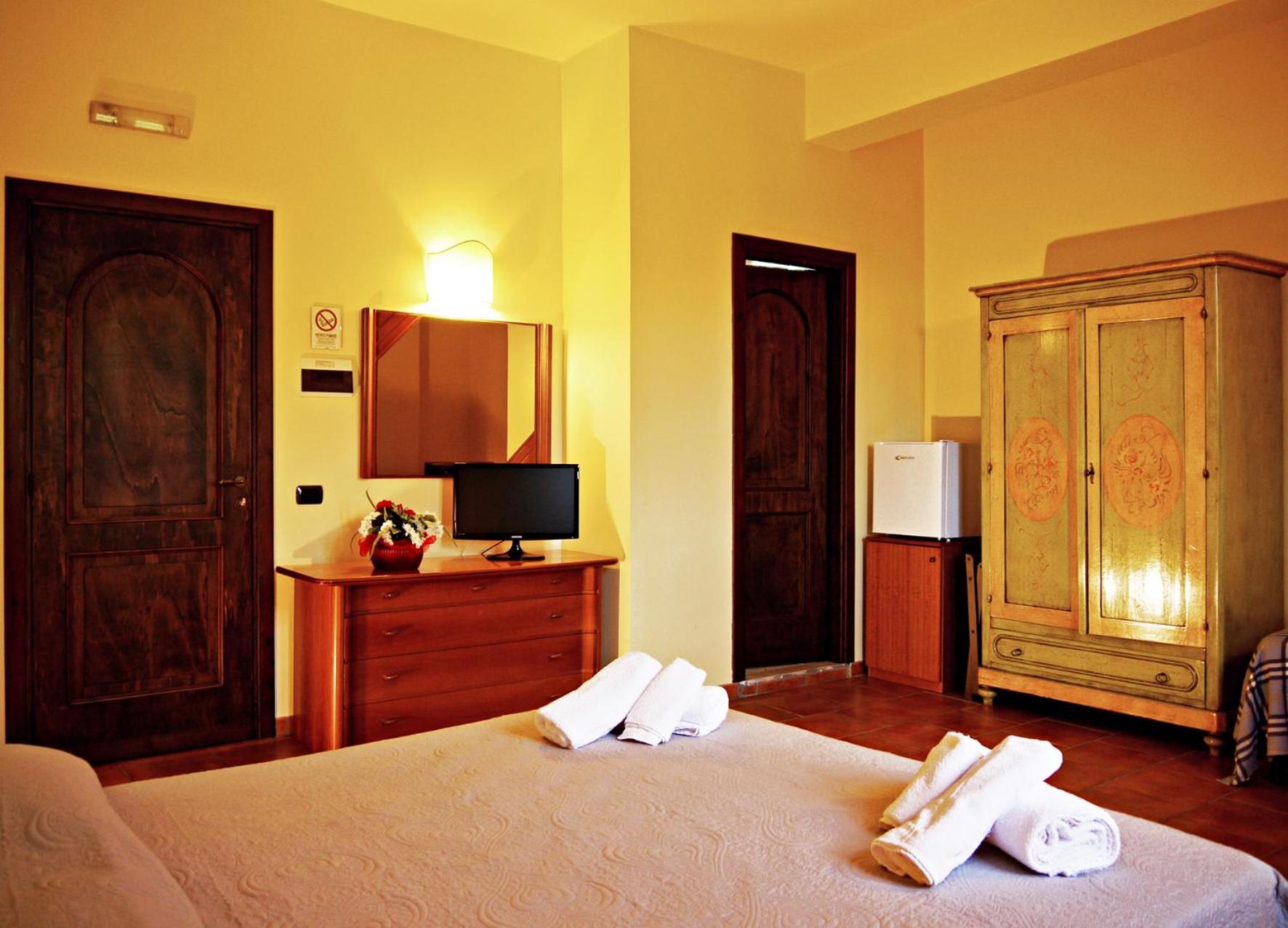 Double Room - Photo 3