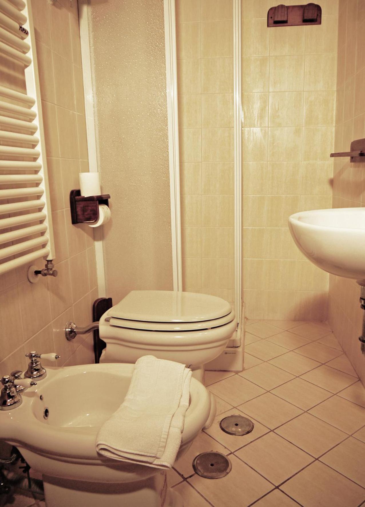 Double Room - Photo 7