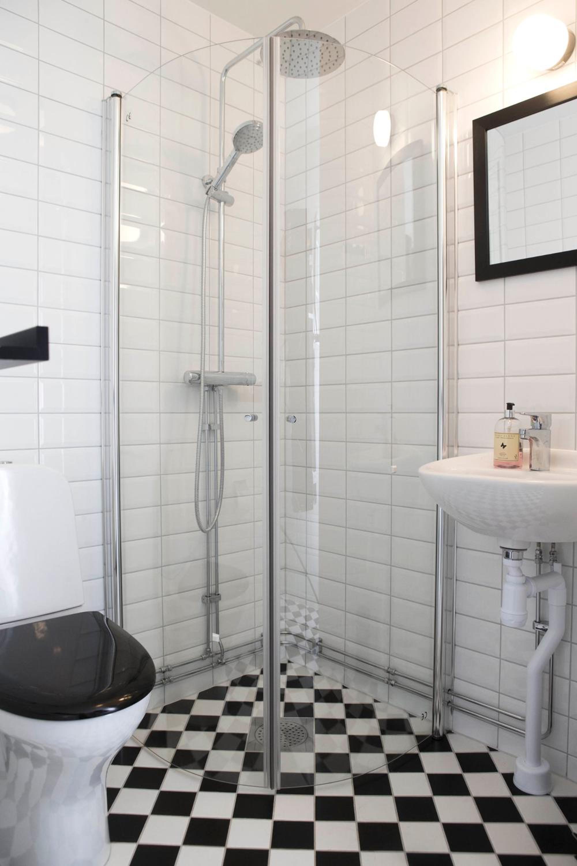 Standard Double or Twin Room - Photo 8