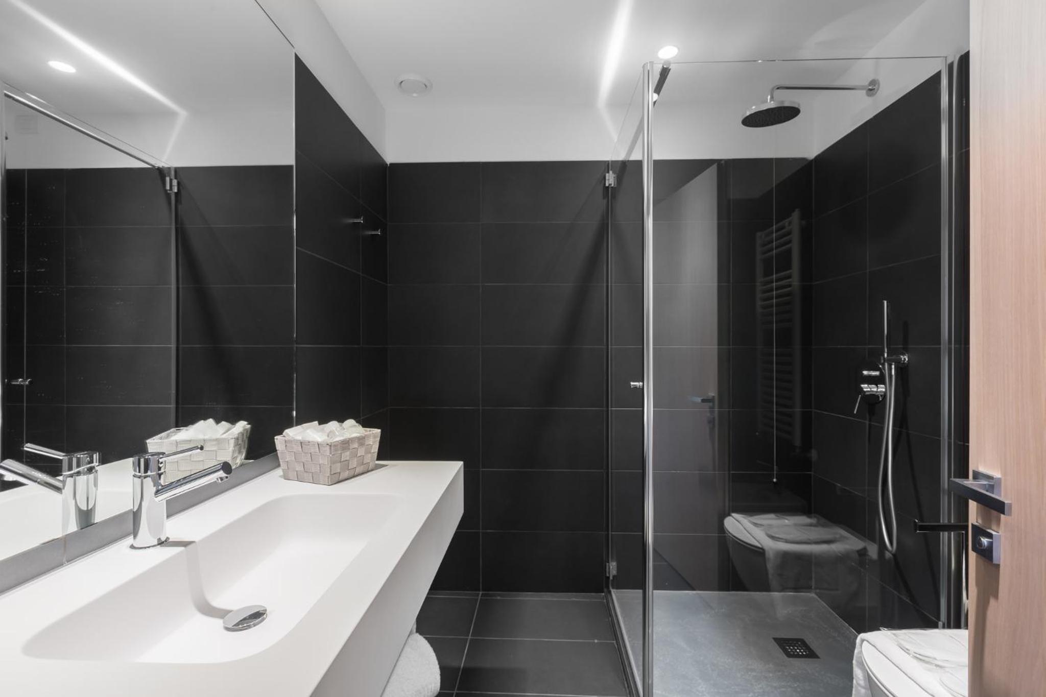 Superior Double Room with Lake View and Terrace - Photo 13