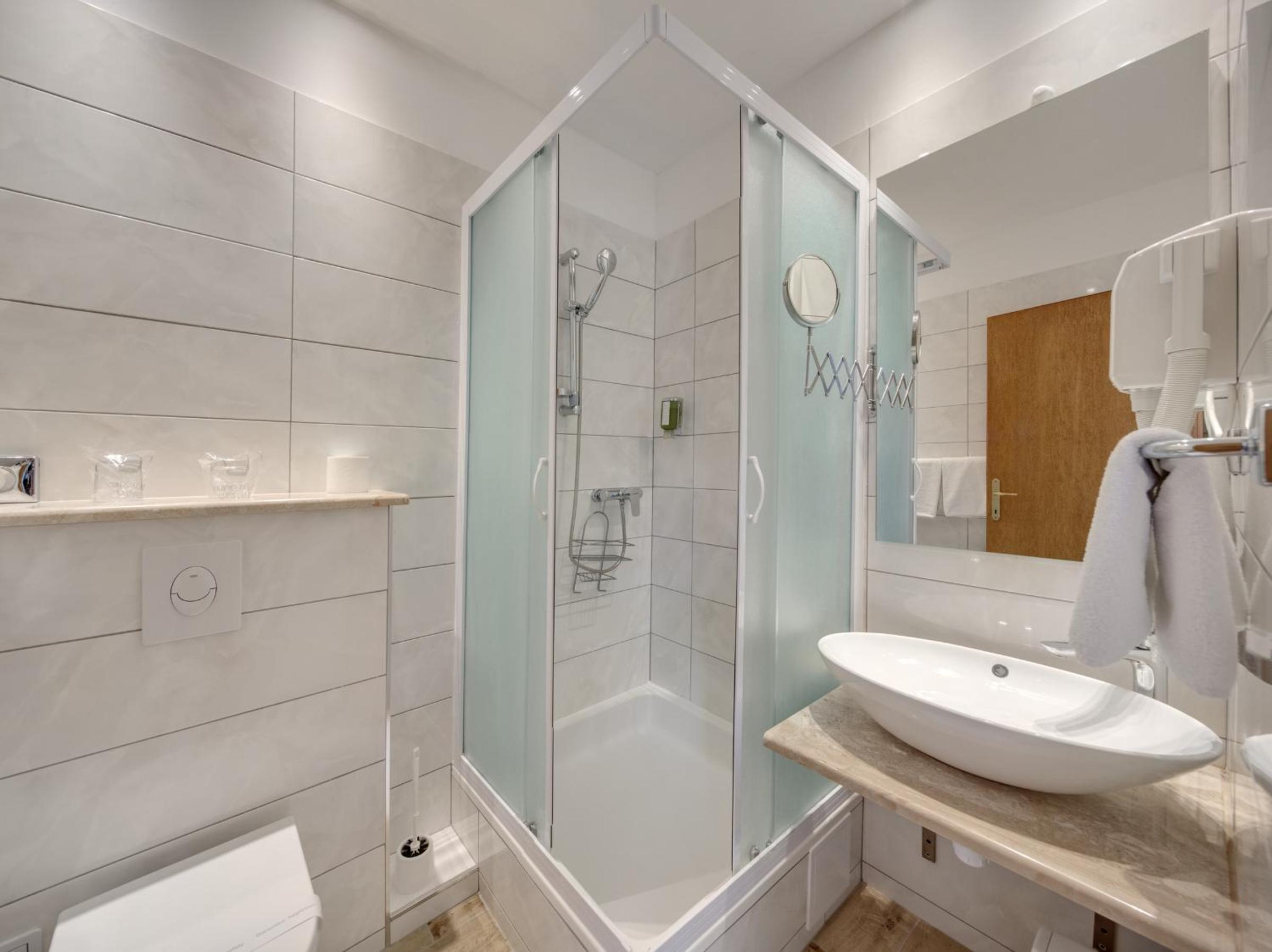 Superior Double or Twin Room with Balcony and Sea View photo 2