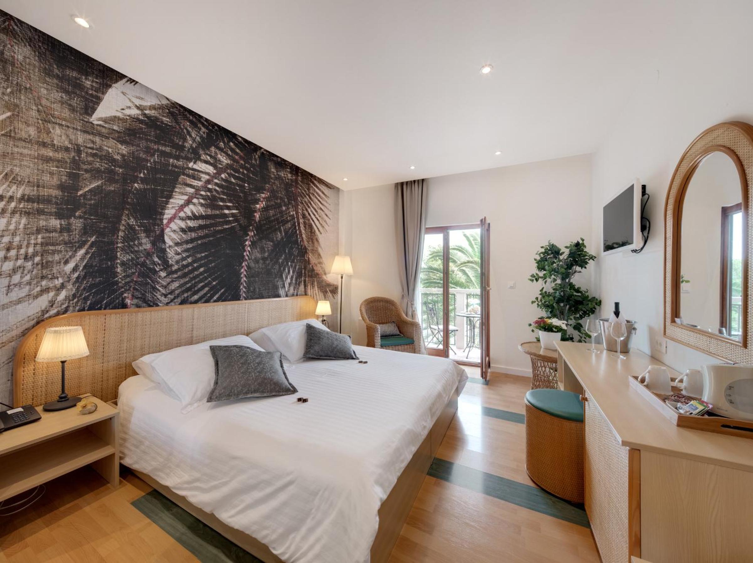 Superior Double or Twin Room with Balcony and Sea View photo 1