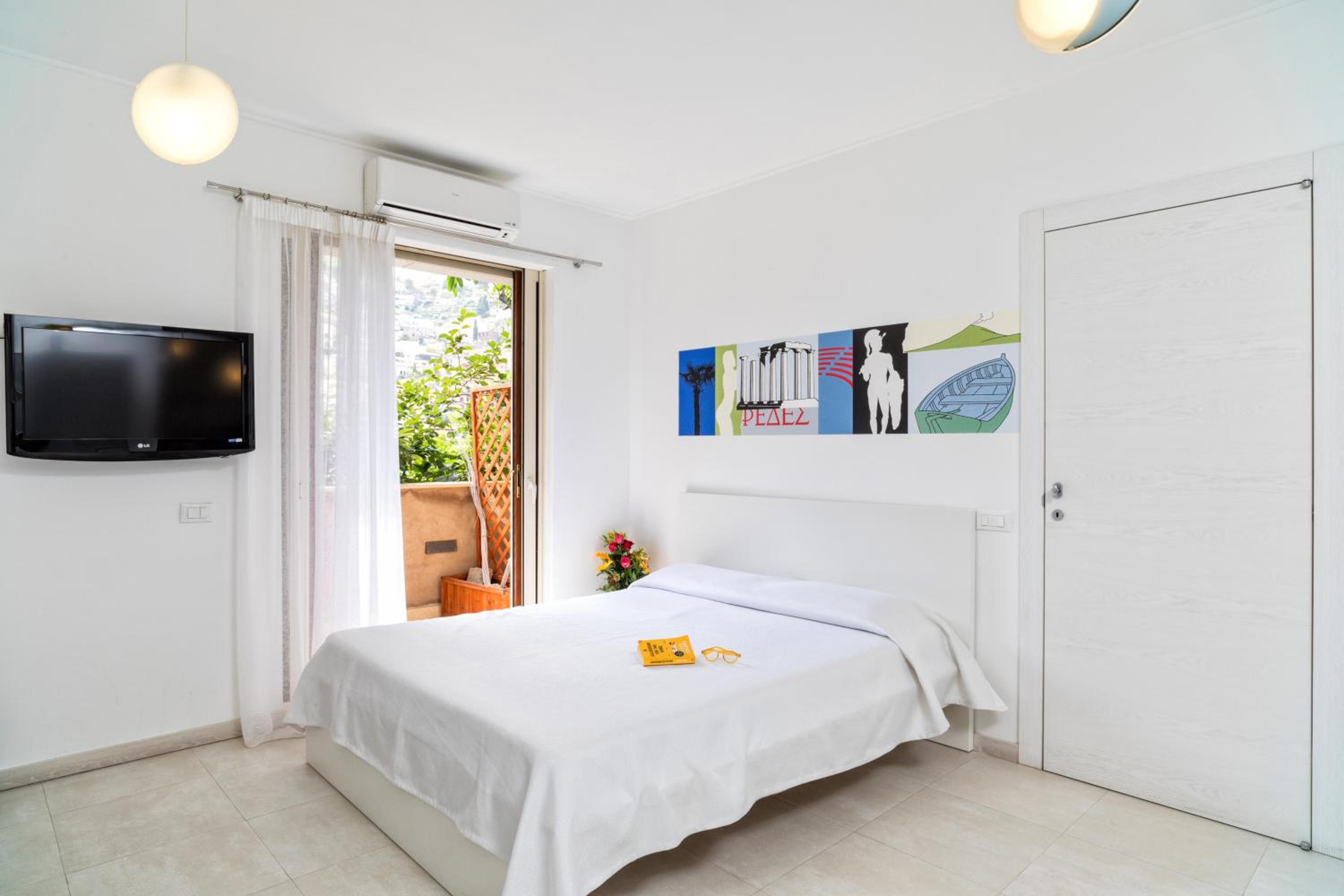 Deluxe Studio (4 Adults) photo 1