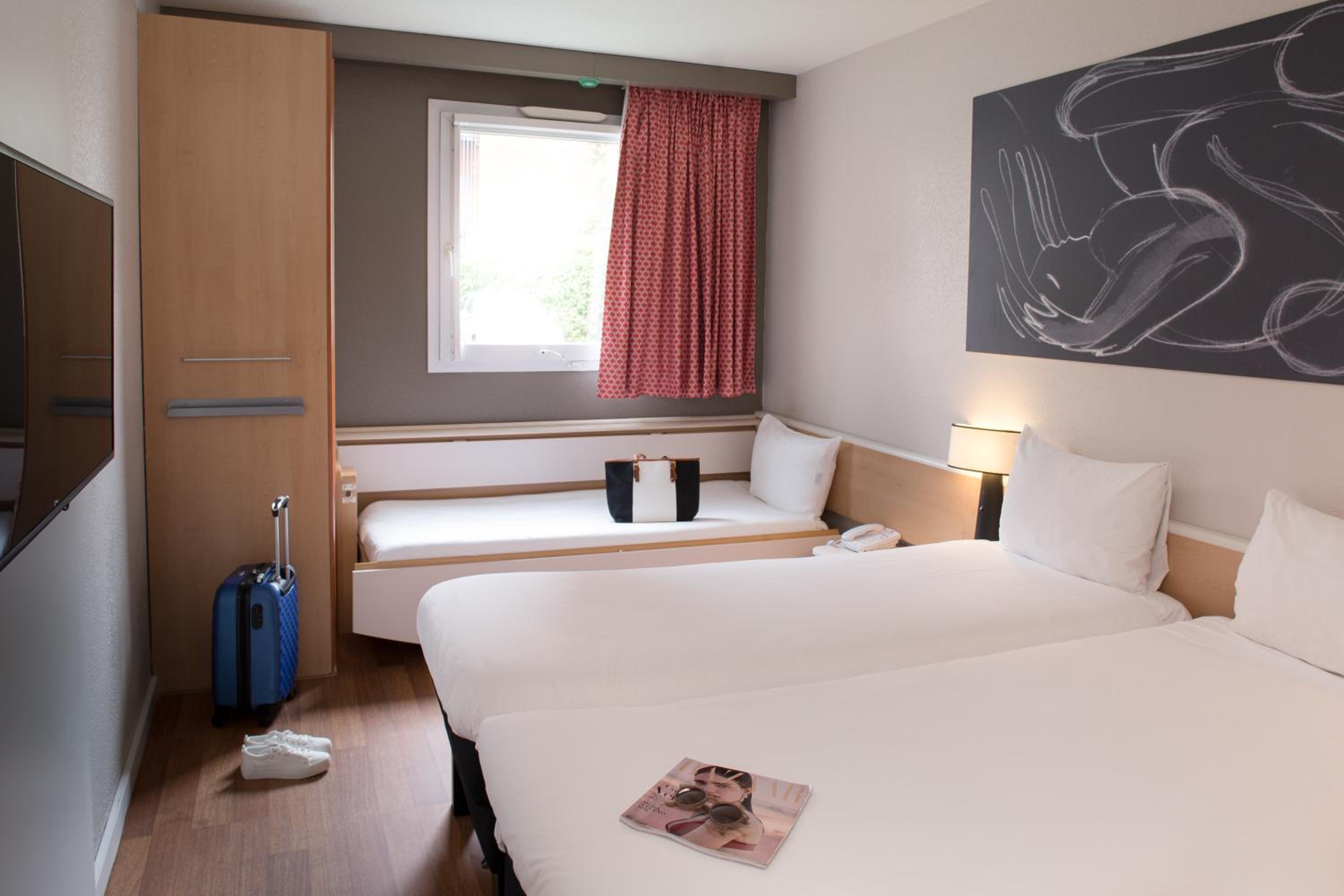 Family Room with One Double Bed and Extra Bed - Photo 2