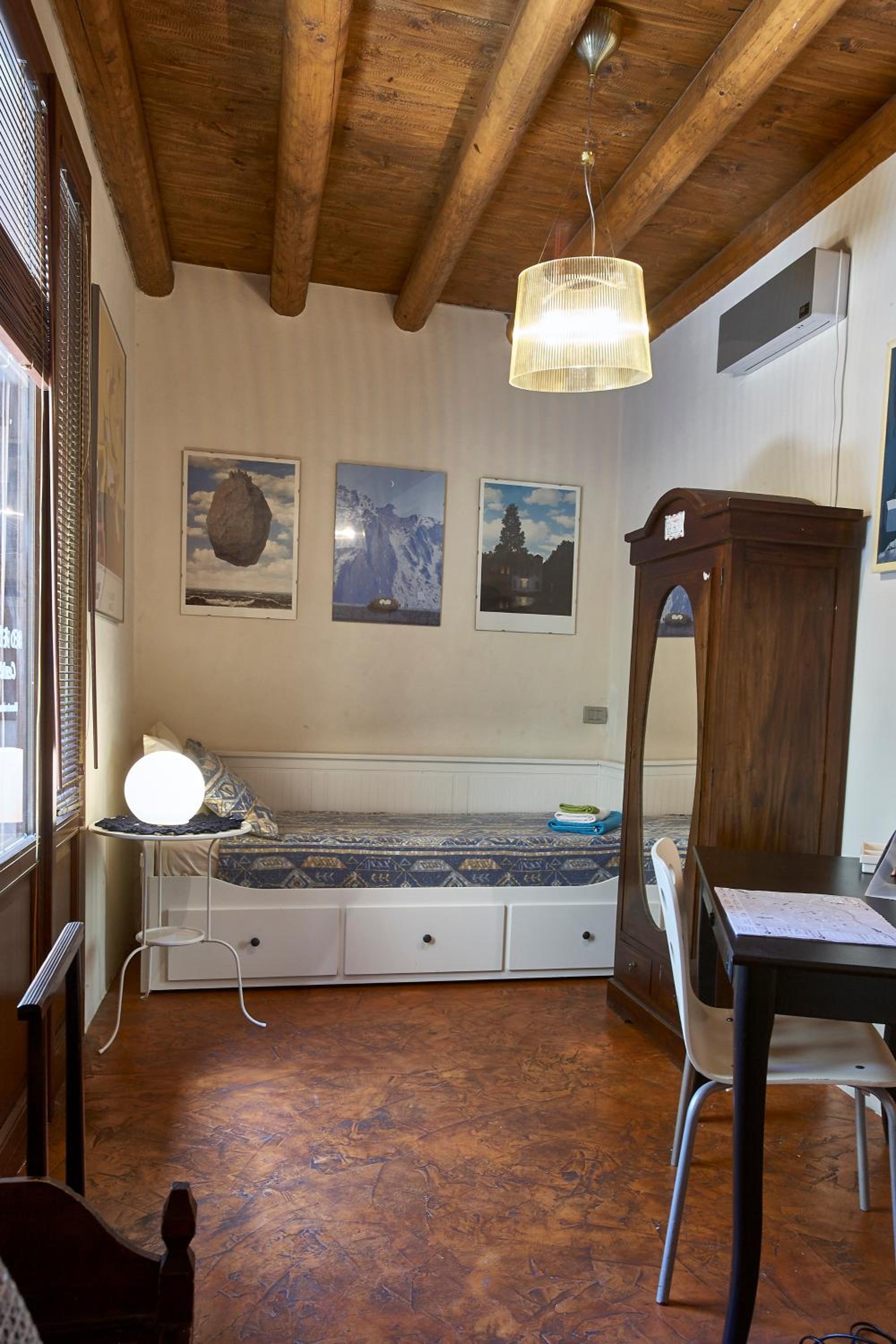 Single Room photo 2